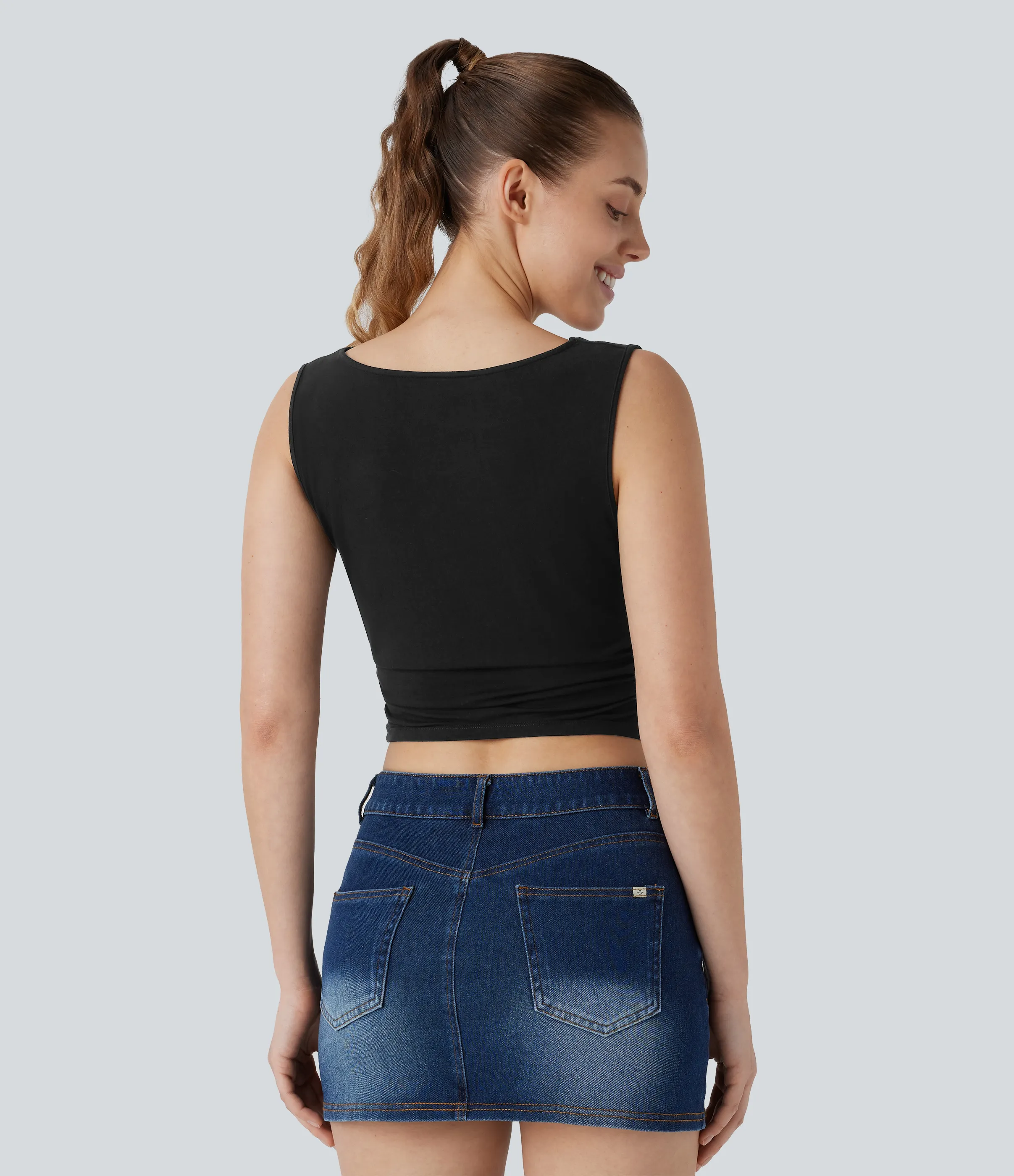 Halara Top corto fruncido sin mangas cuello vuelto - Black - L sold by Halara product image thumbnail 3