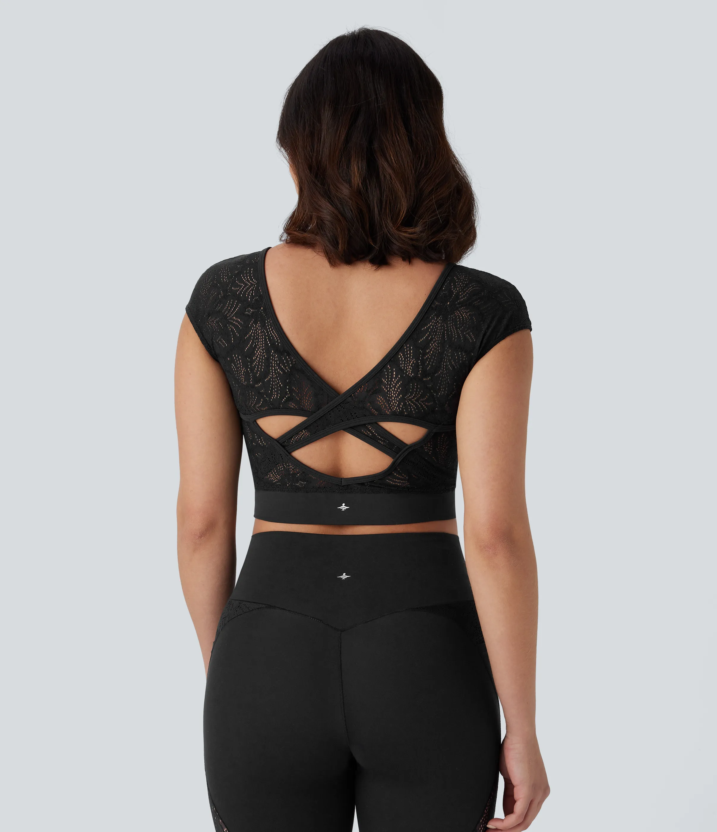 Halara Top Softlyzero™ deportivo yoga dobladillo cruzado encaje contrastante sin espalda - UPF50+ - Black - L sold by Halara
