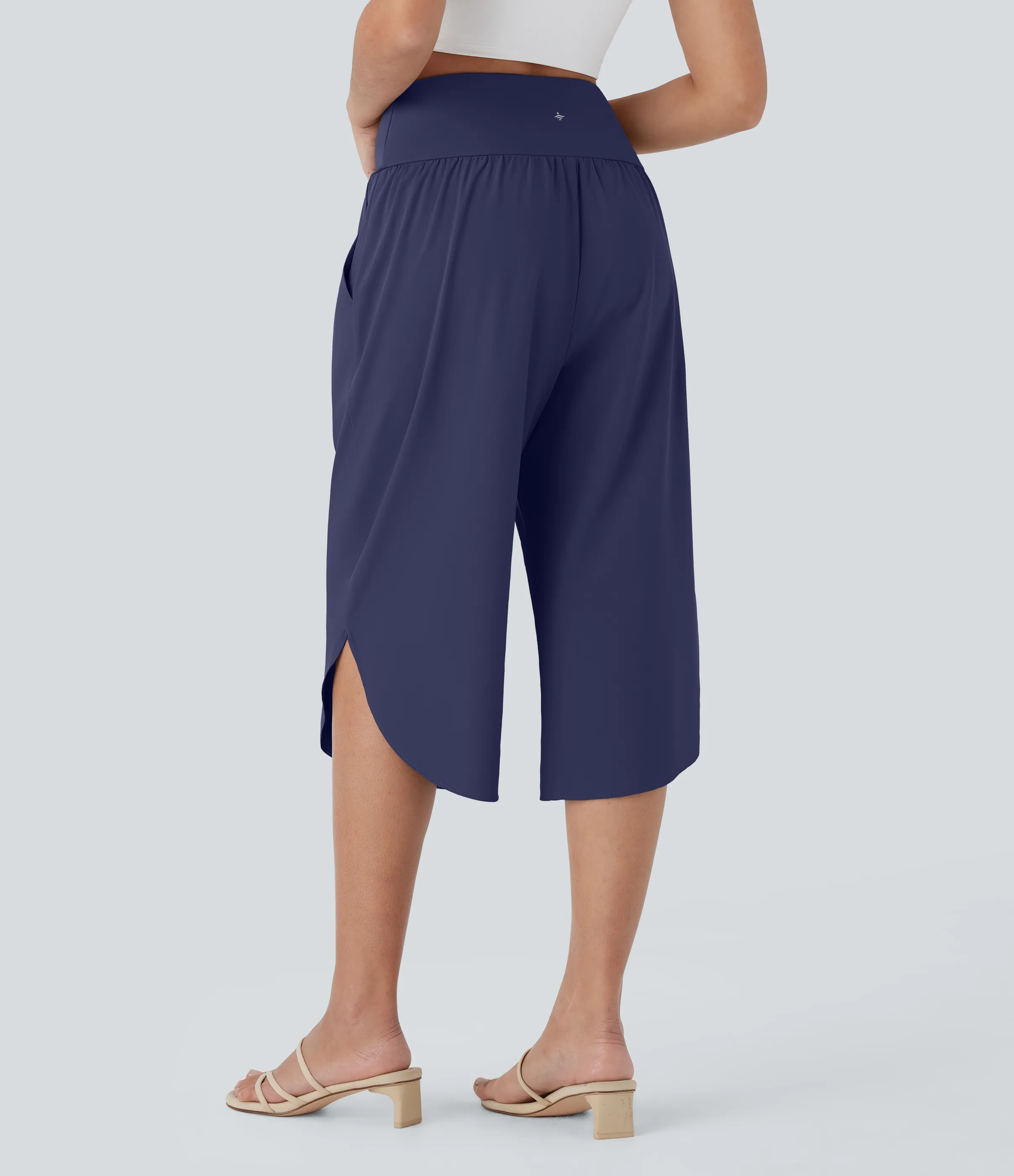 Halara Pantalón Breezeful™ capri resort tiro alto bolsillo lateral cruzado abertura secado rápido - Patriot Blue - S(regular) sold by Halara product image thumbnail 3