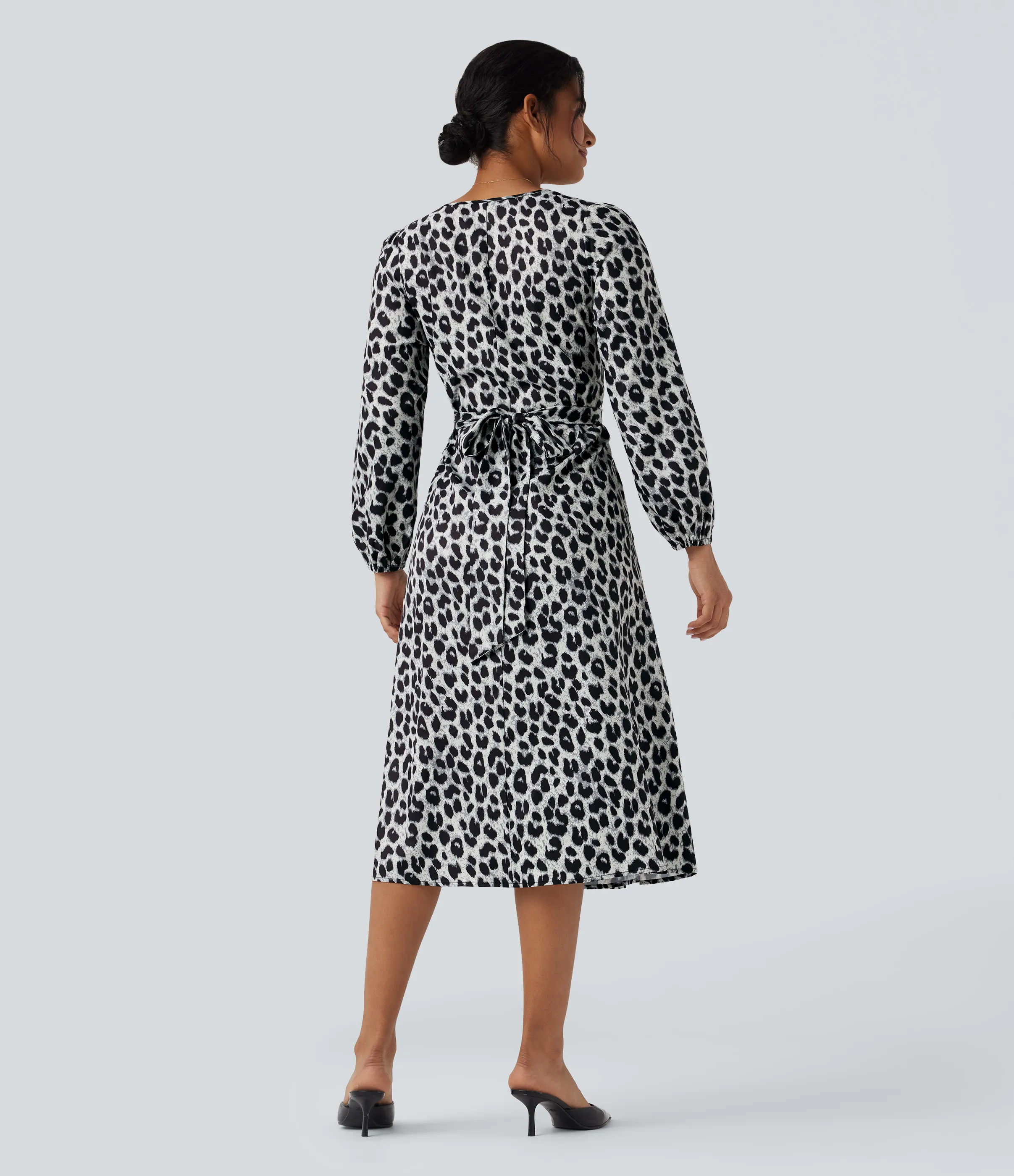 Halara Vestido casual midi con cuello en V de manga larga con lazo en la espalda y estampado de leopardo con bolsillos - Silver Leopard Print - XS sold by Halara product image thumbnail 3