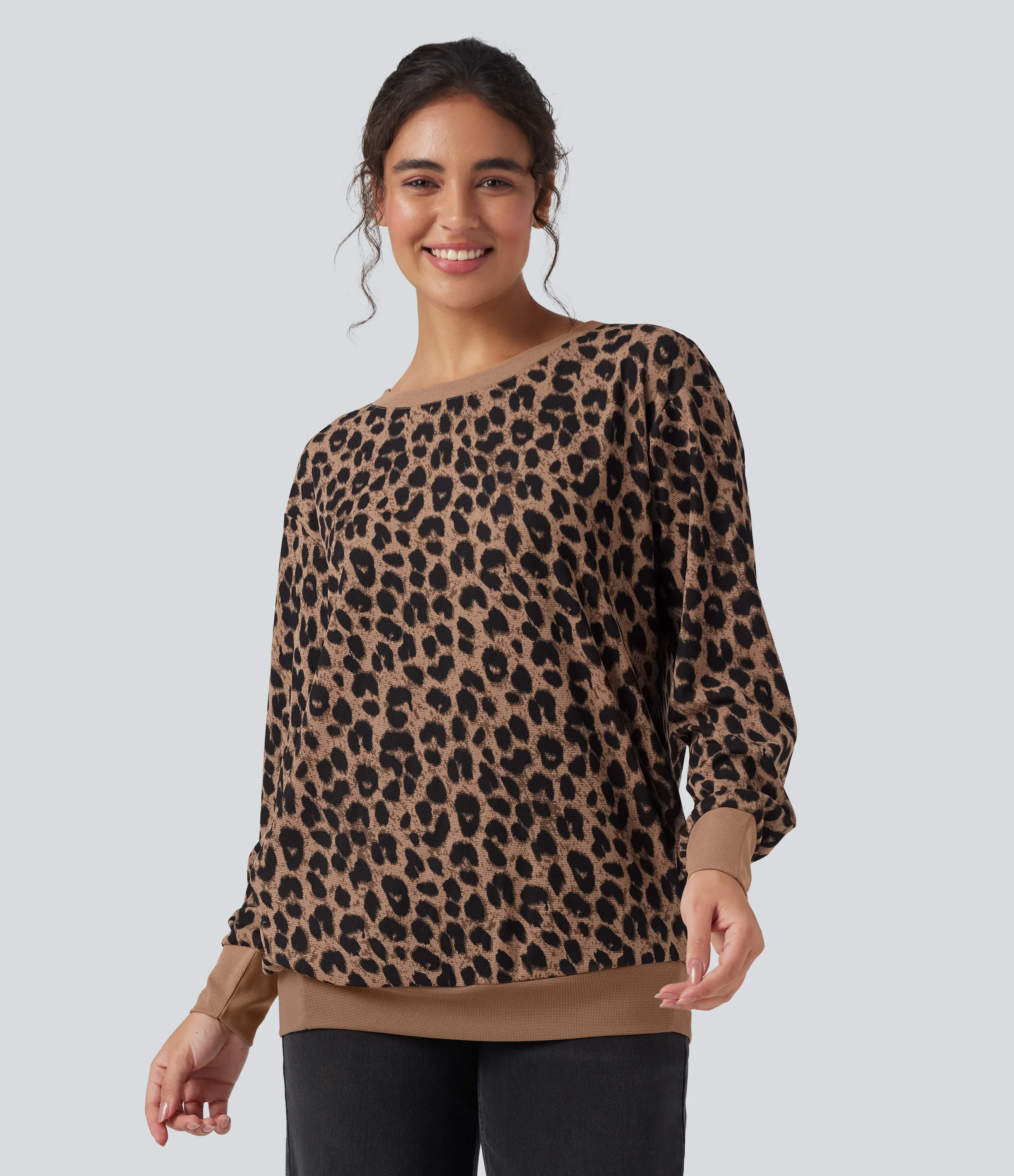 Halara Sudadera casual extragrande de manga larga con cuello redondo y estampado de leopardo con bolsillos - Noir Safari - M sold by Halara product image thumbnail 4