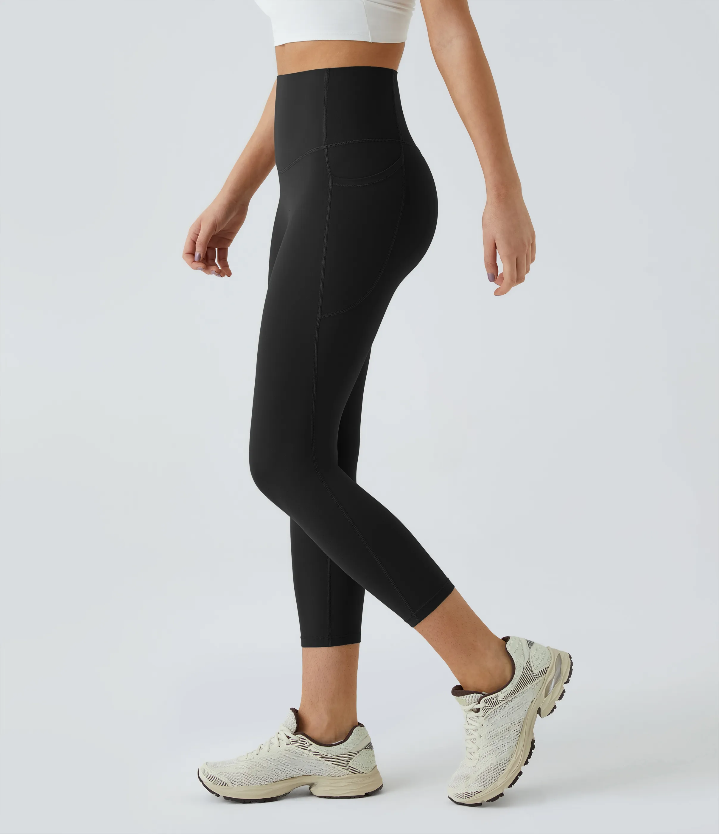 Halara Leggings capri entrenamiento moldeador bolsillo lateral tiro alto - Black - S sold by Halara product image thumbnail 3