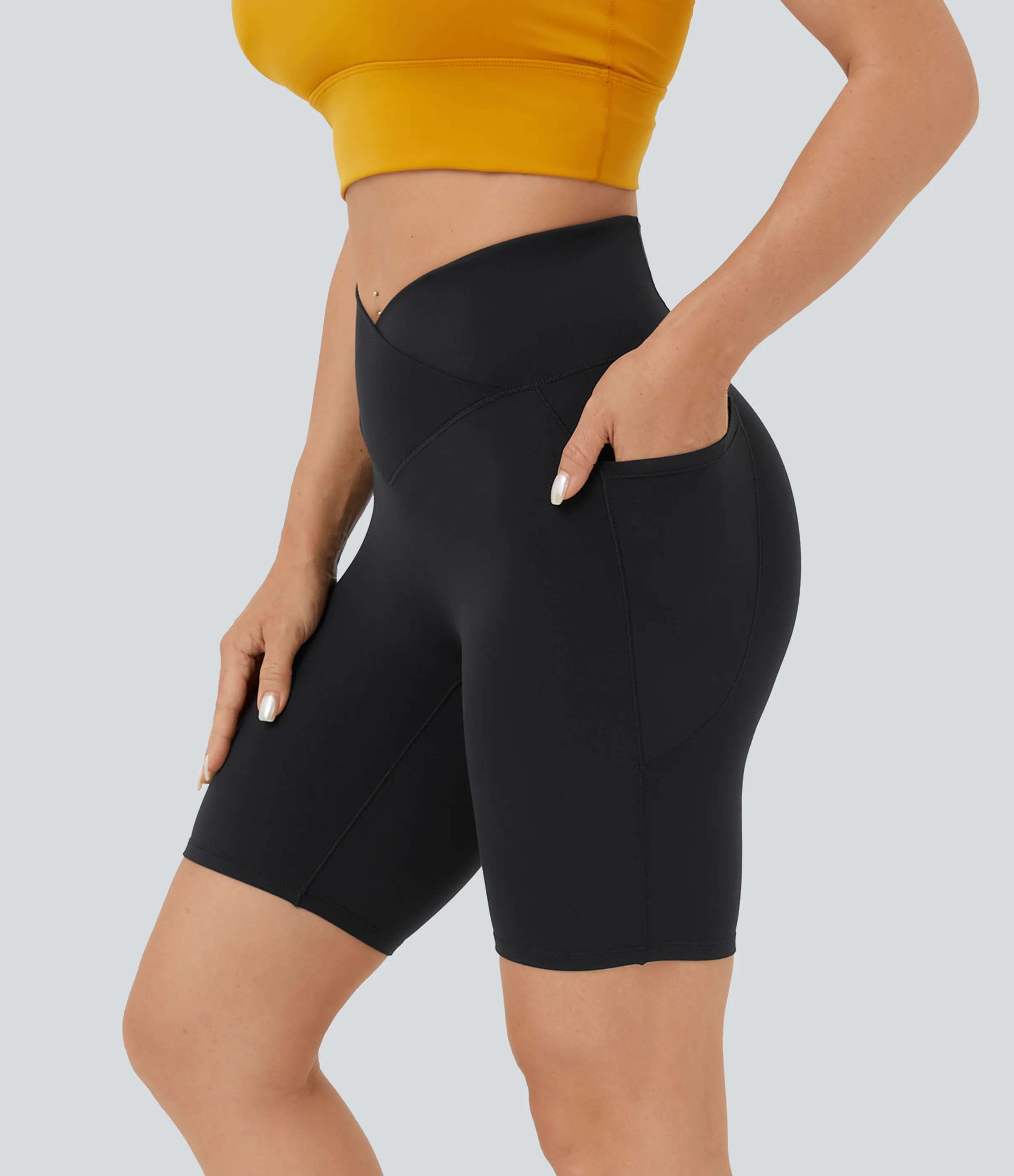Halara Pantalón corto Softlyzero™ ciclista yoga bolsillo lateral cruzado tiro alto 17.5cm - Black - L sold by Halara product image thumbnail 2