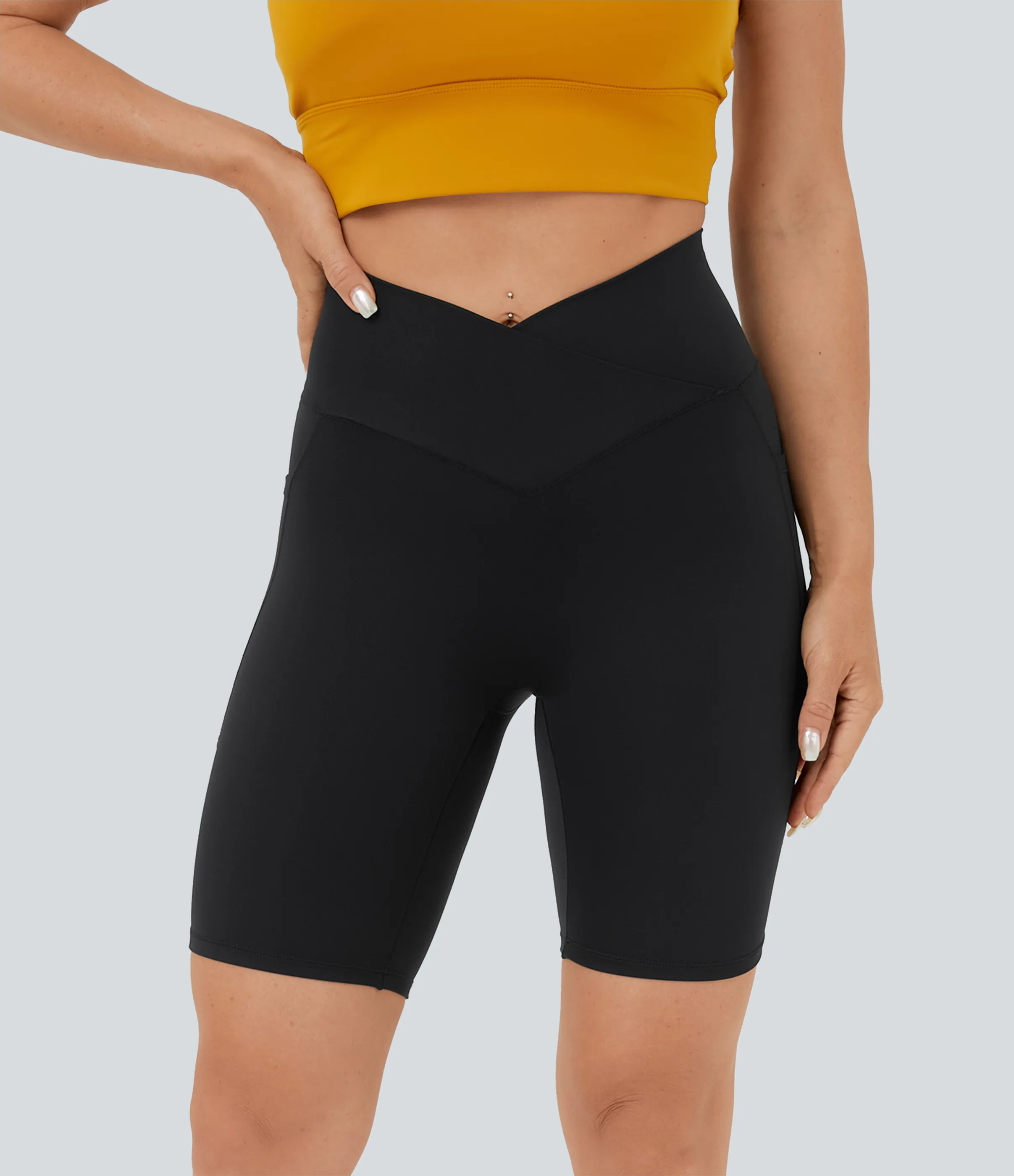 Halara Pantalón corto Softlyzero™ ciclista yoga bolsillo lateral cruzado tiro alto 17.5cm - Black - L sold by Halara product image thumbnail 4
