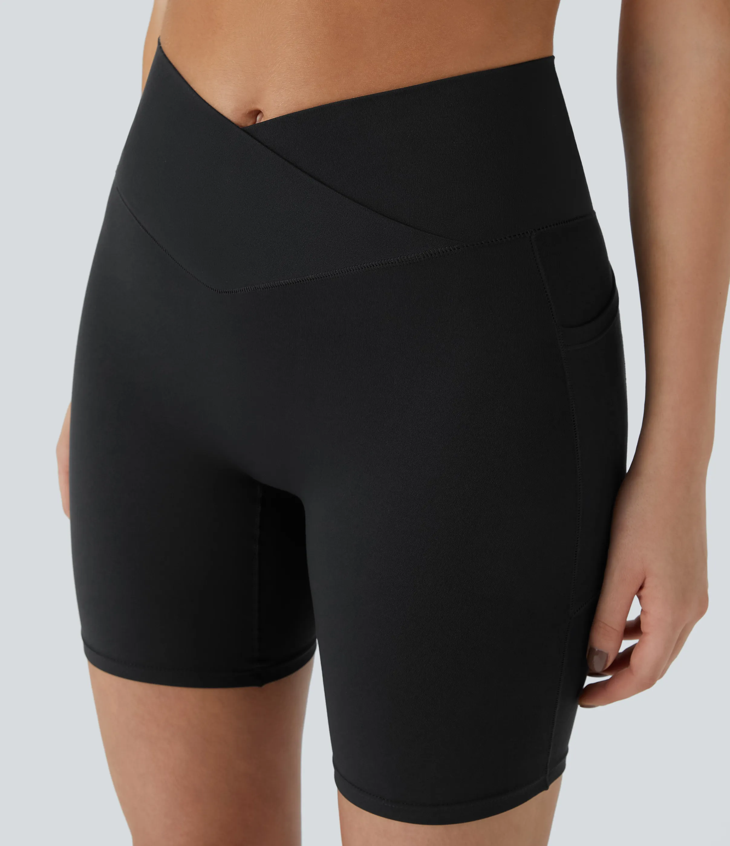 Halara Pantalón corto Softlyzero™ ciclista yoga bolsillo lateral cruzado tiro alto 17.5cm - Black - L sold by Halara product image thumbnail 5
