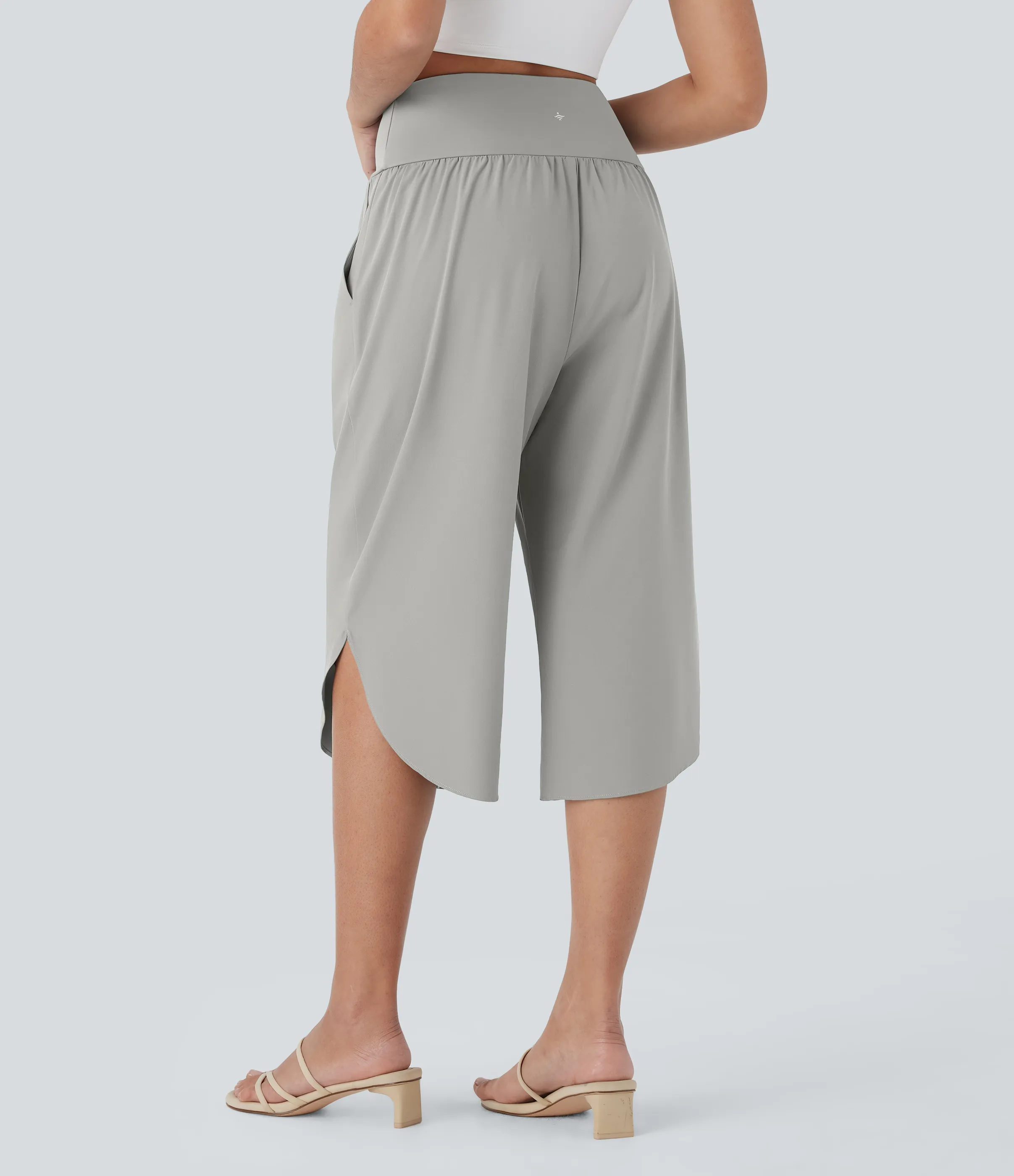 Halara Pantalón Breezeful™ capri resort tiro alto bolsillo lateral cruzado abertura secado rápido - Dust Gray - S(regular) sold by Halara product image thumbnail 3