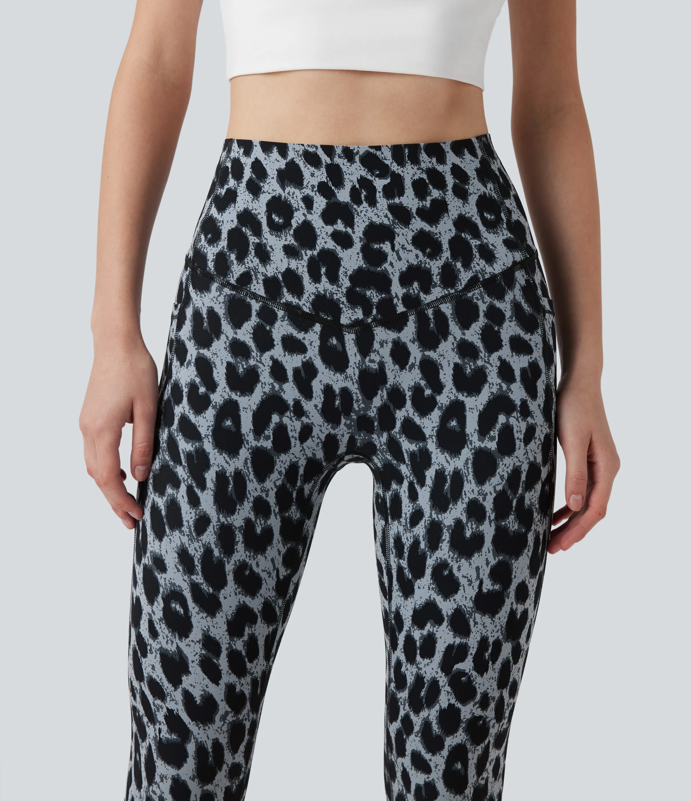 Halara Leggings de yoga Halara UltraSculpt™ con estampado de leopardo, cintura alta, control de abdomen y bolsillos - Moonshadow Leopard - XS(7/8) sold by Halara product image thumbnail 5