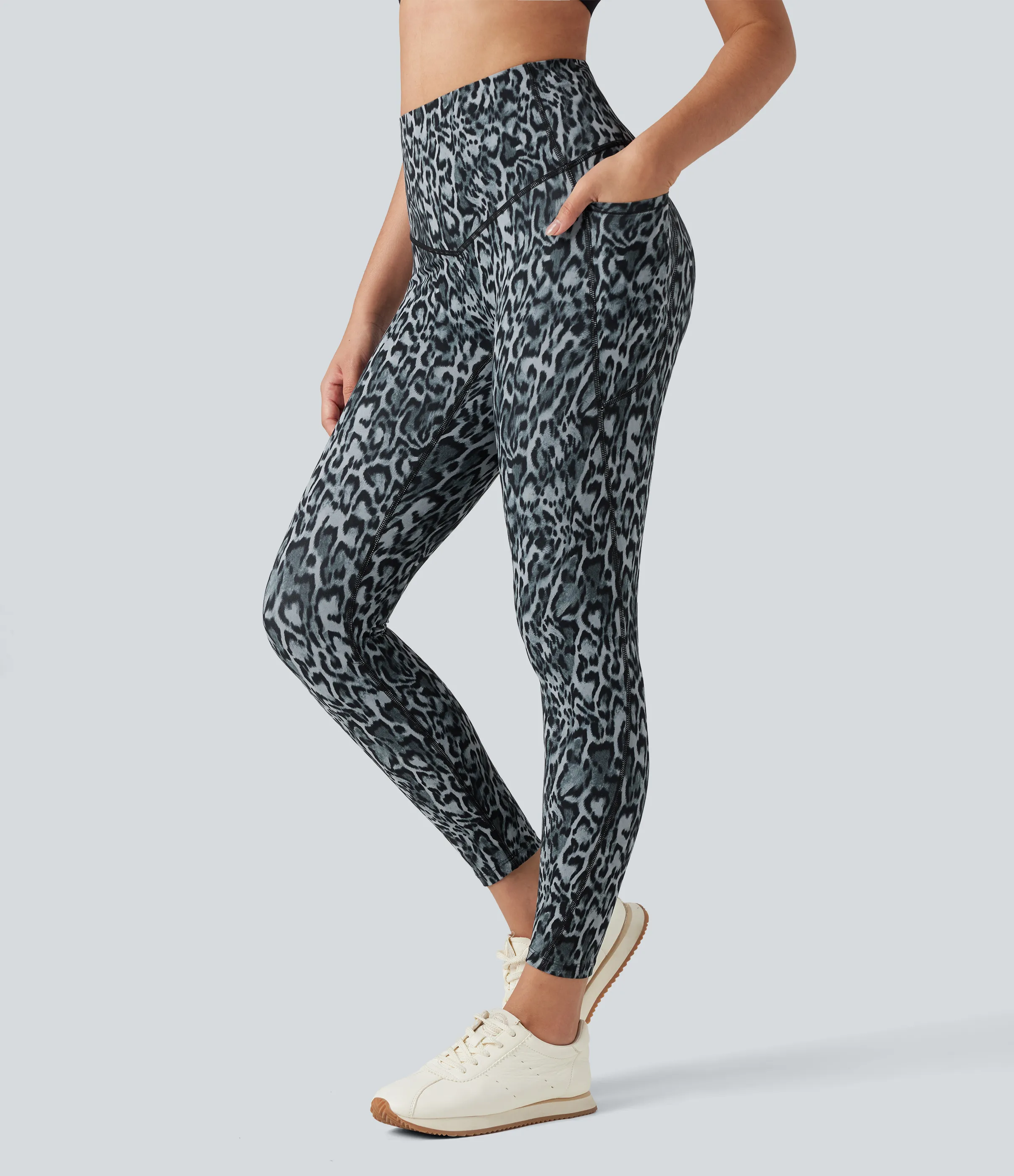 Halara Leggings de yoga Halara UltraSculpt™ con estampado de leopardo, cintura alta, control de abdomen y bolsillos - Black and Silver Leopard Print - XS(full_length) sold by Halara product image thumbnail 2