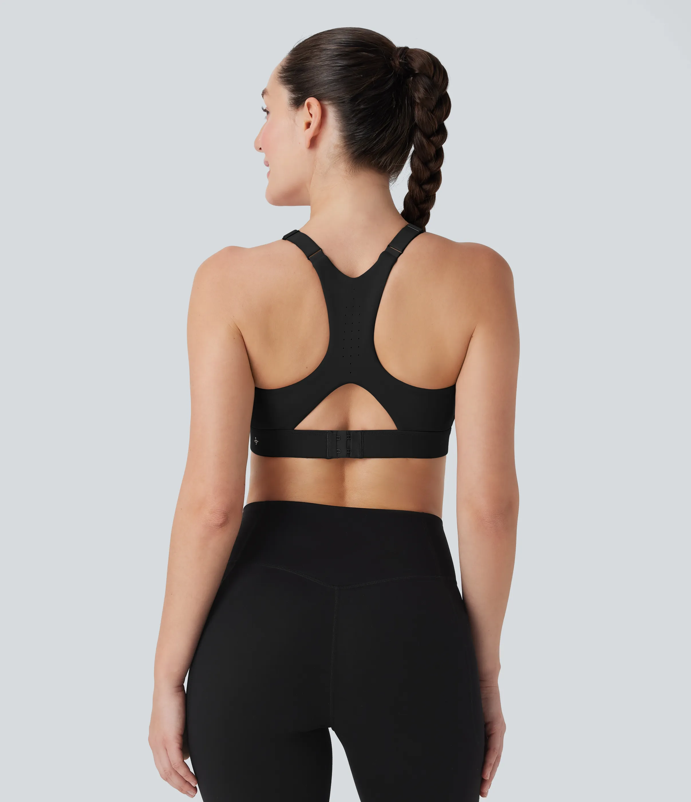 Halara Brasier deportivo SpeedWave™ deportivo SpeedWave™ de sujeción media perforado con secado rápido, copas moldeadas y gancho ajustable en copas D-F - Black - S sold by Halara product image thumbnail 4