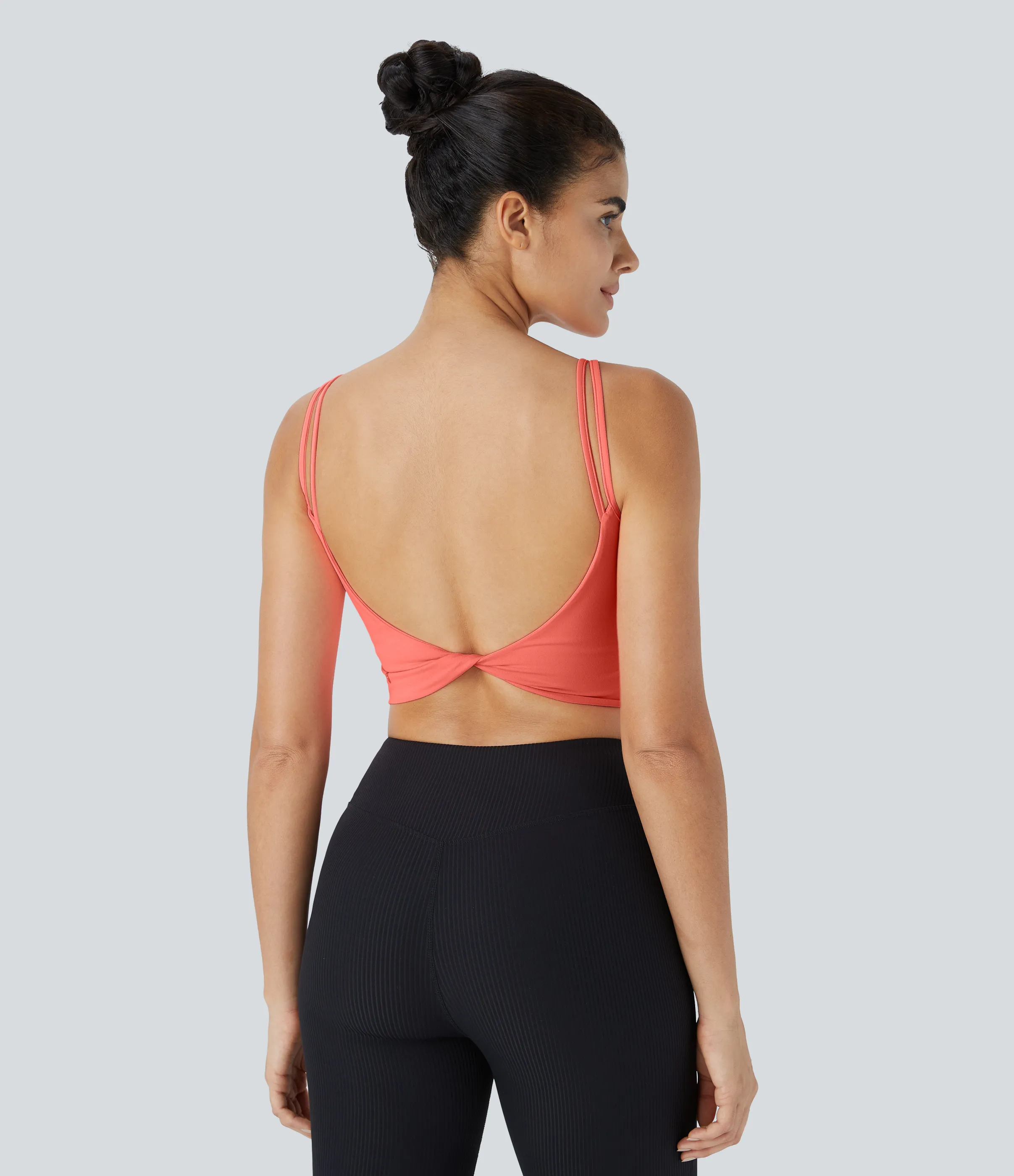 Halara Top corto de yoga con tirantes dobles, espalda cruzada y retorcida en copas D-F - Fusion Coral - XL sold by Halara