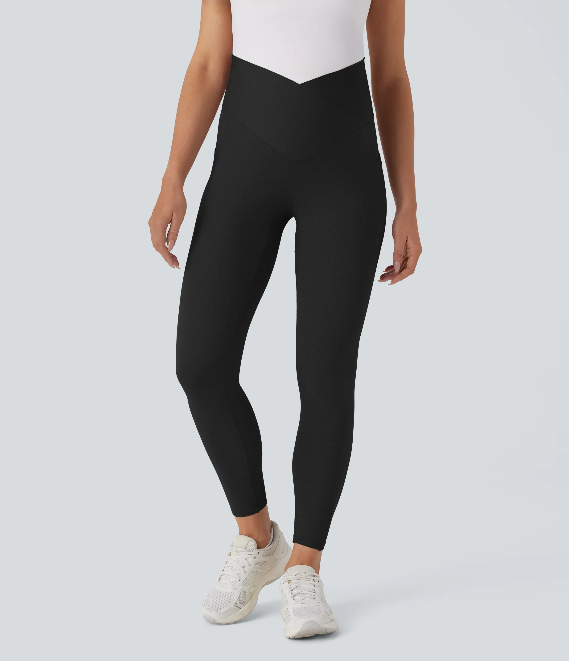 Halara Leggings premamá yoga Softlyzero™ tiro súper alto bolsillo lateral cruzado 7/8 - UPF50+ - Black - S(7/8) sold by Halara product image thumbnail 4