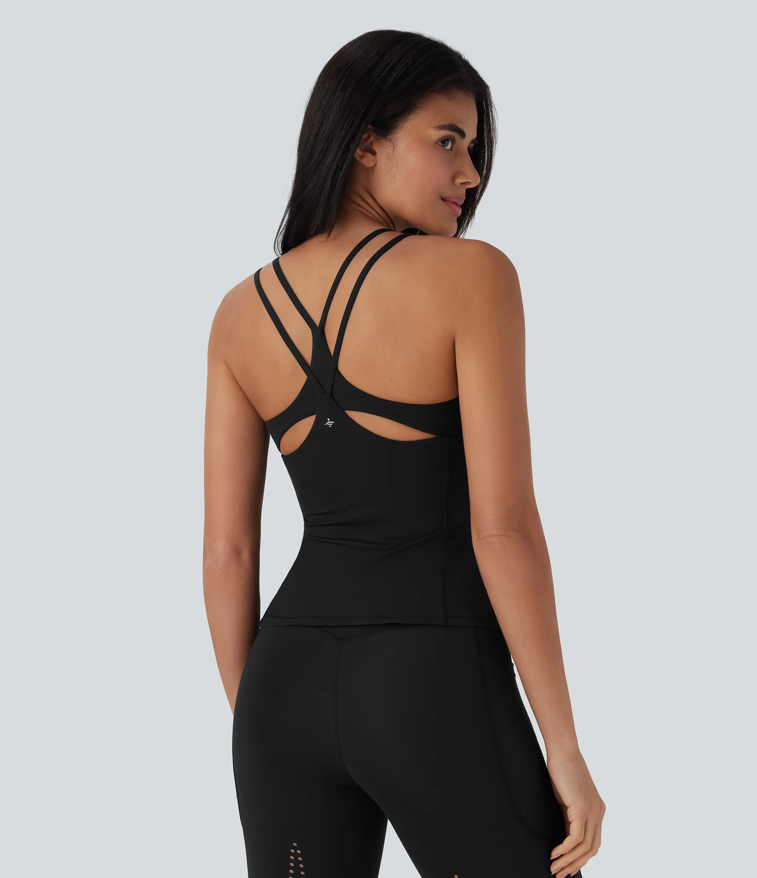 Halara Top de yoga Halara UltraSculpt™ con copas moldeadas, espalda descubierta y secado rápido - UPF 50+ - Black - XL sold by Halara