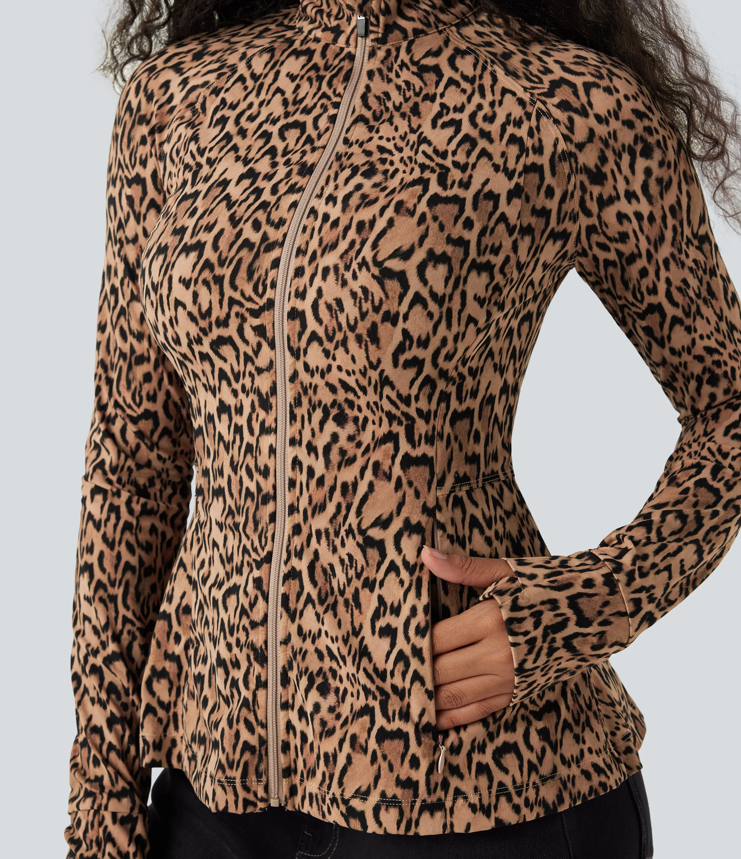 Halara Chamarra casual de manga larga UltraSculpt™ con cuello alto y bolsillos con estampado de leopardo - Tan Leopard - XL sold by Halara product image thumbnail 5