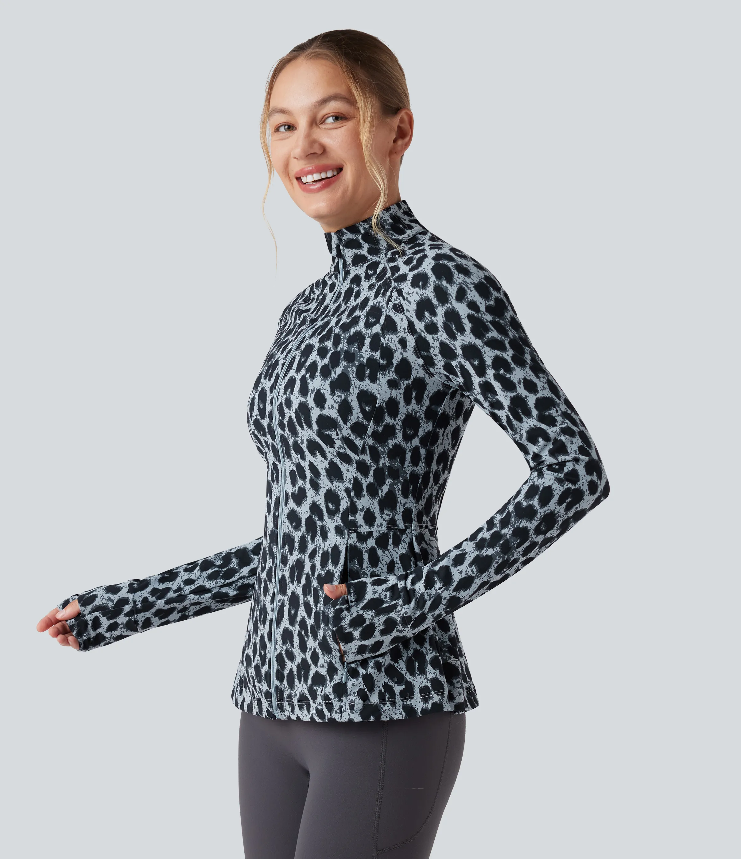 Halara Chamarra casual de manga larga UltraSculpt™ con cuello alto y bolsillos con estampado de leopardo - Moonshadow Leopard - XL sold by Halara product image thumbnail 2