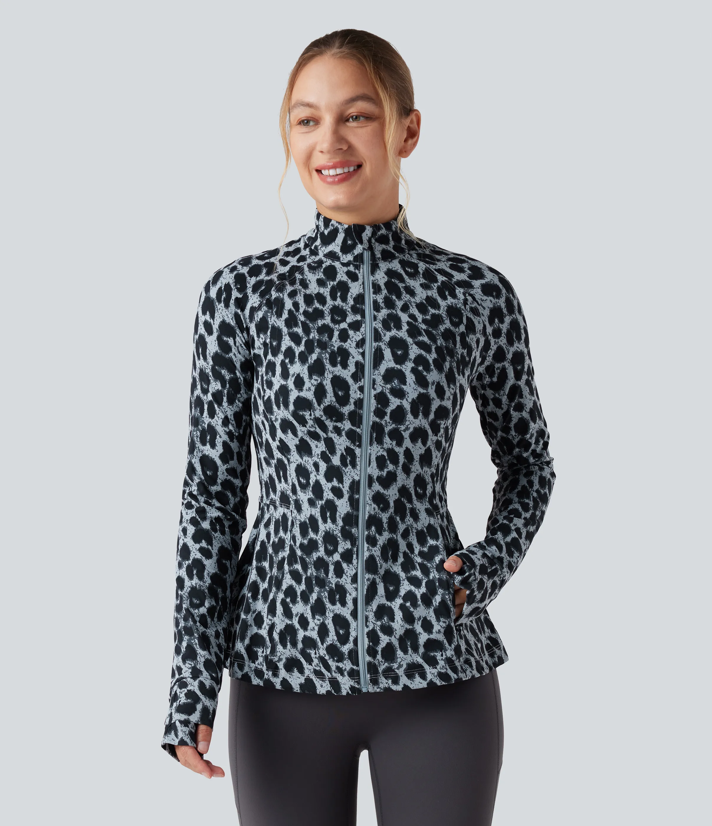 Halara Chamarra casual de manga larga UltraSculpt™ con cuello alto y bolsillos con estampado de leopardo - Moonshadow Leopard - XL sold by Halara product image thumbnail 4