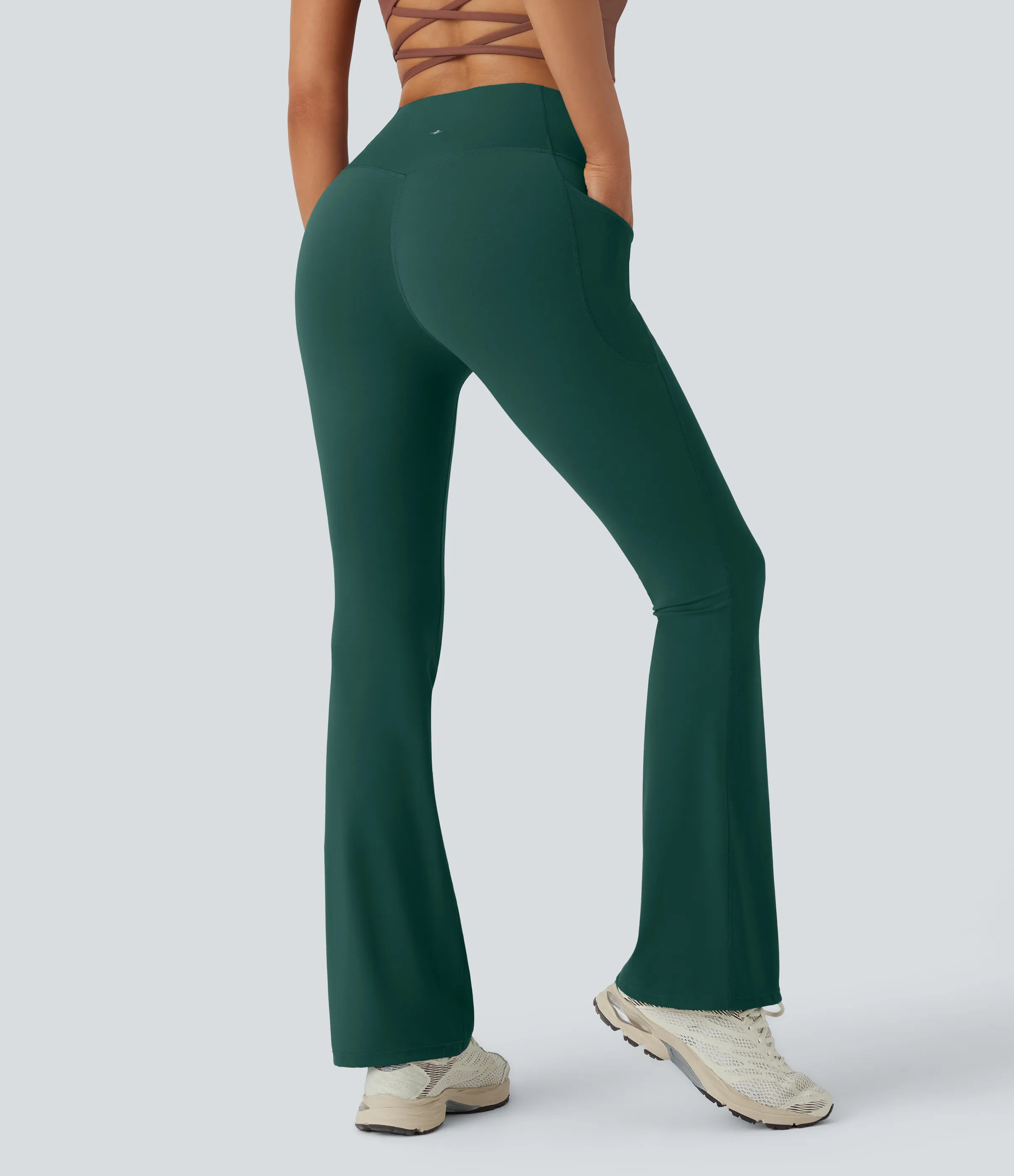 Halara Leggings SoCinched UltraSculpt yoga Bootcut tiro alto control abdomen bolsillo lateral moldeador - June Bug - S(regular) sold by Halara product image thumbnail 3