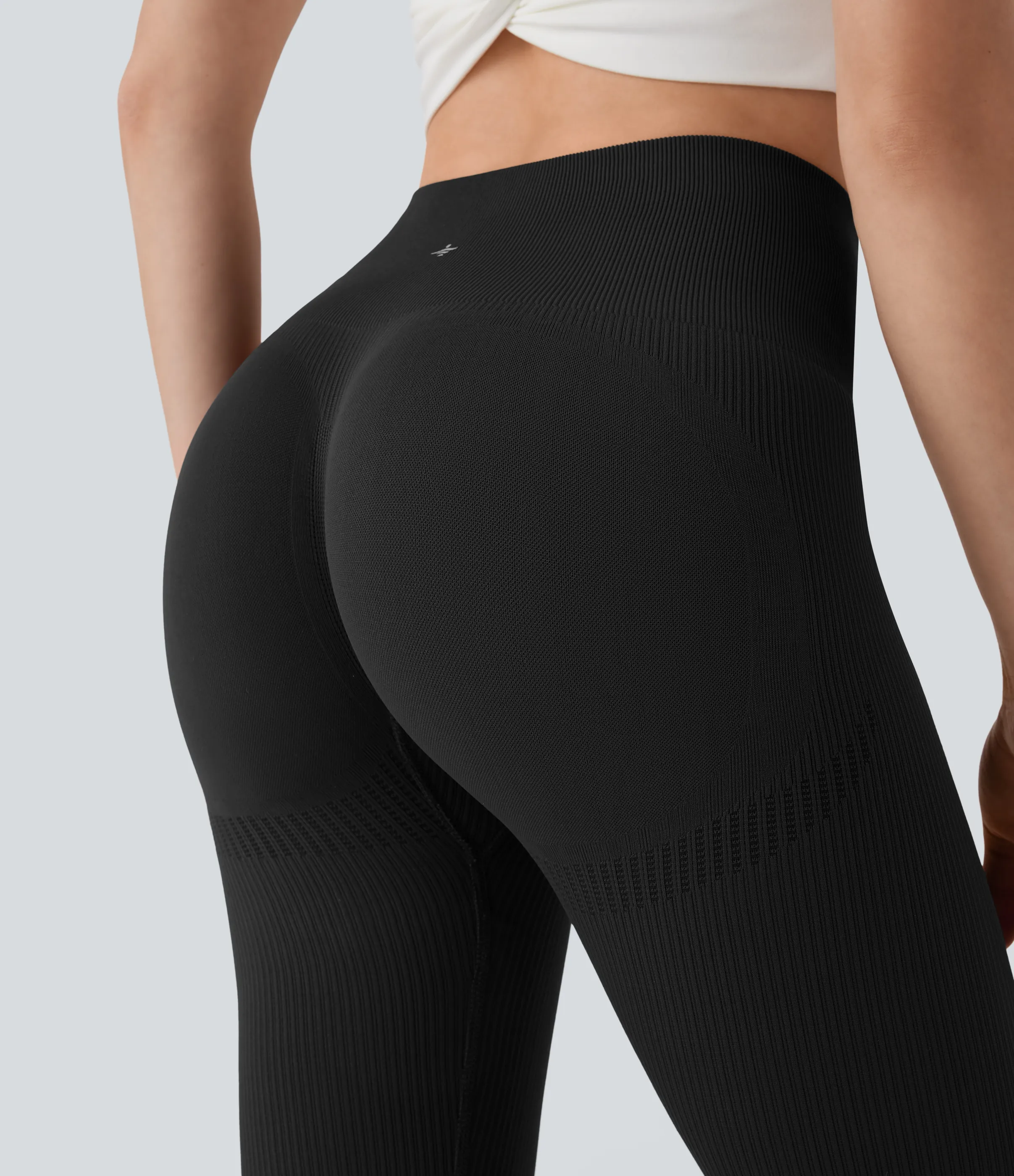 Halara Leggings yoga tiro alto control abdomen realce glúteo 7/8 sin costura - Black - S(7/8) sold by Halara product image thumbnail 5
