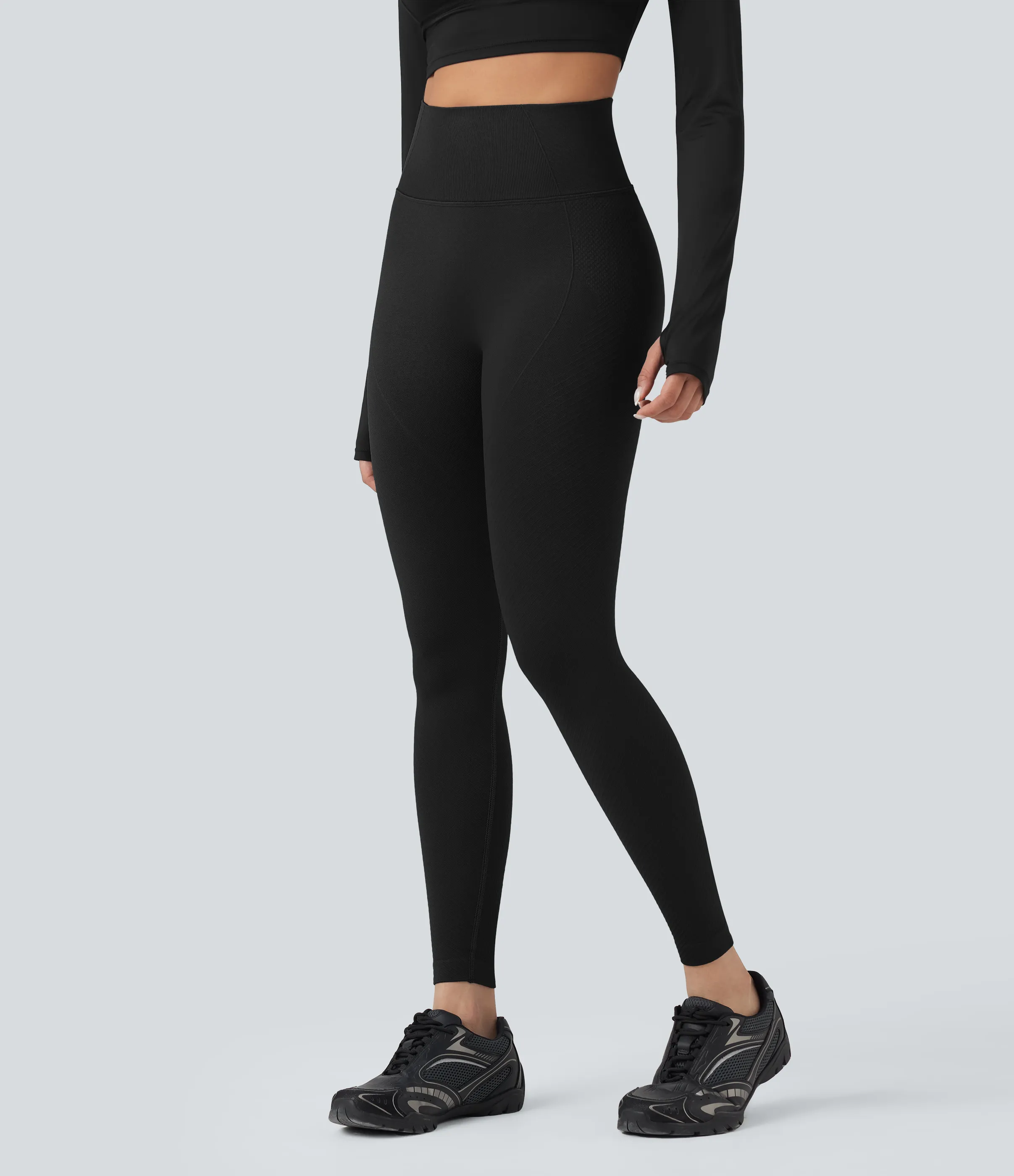 Halara Leggings de yoga de tiro alto fluido sin costuras con control de abdomen y push-up levanta glúteos en longitud 7/8 - Black - XS(7/8) sold by Halara product image thumbnail 4