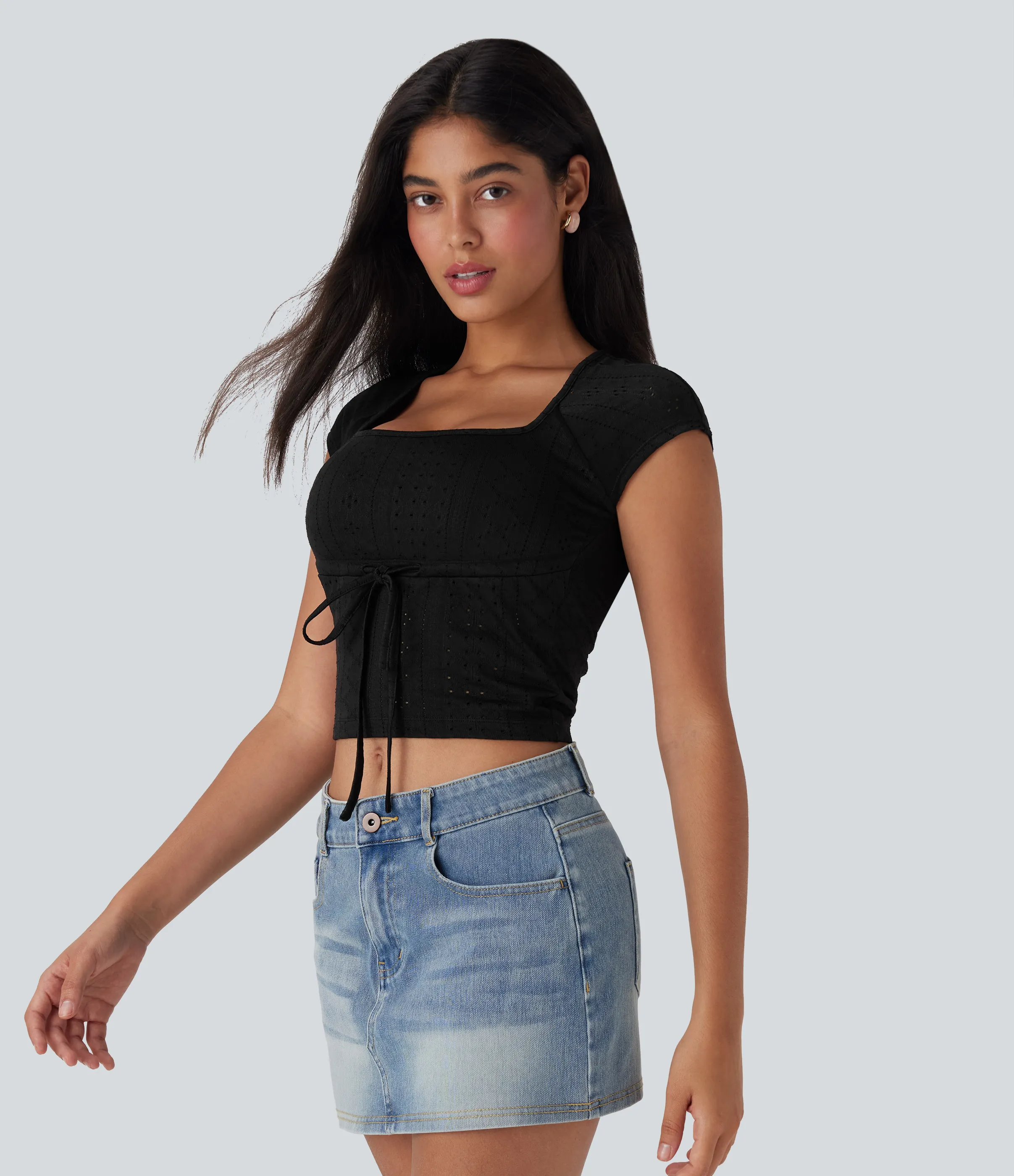 Halara Top casual ajustado con cuello cuadrado, cordón ajustable y bordado con ojales - Black - S sold by Halara product image thumbnail 4
