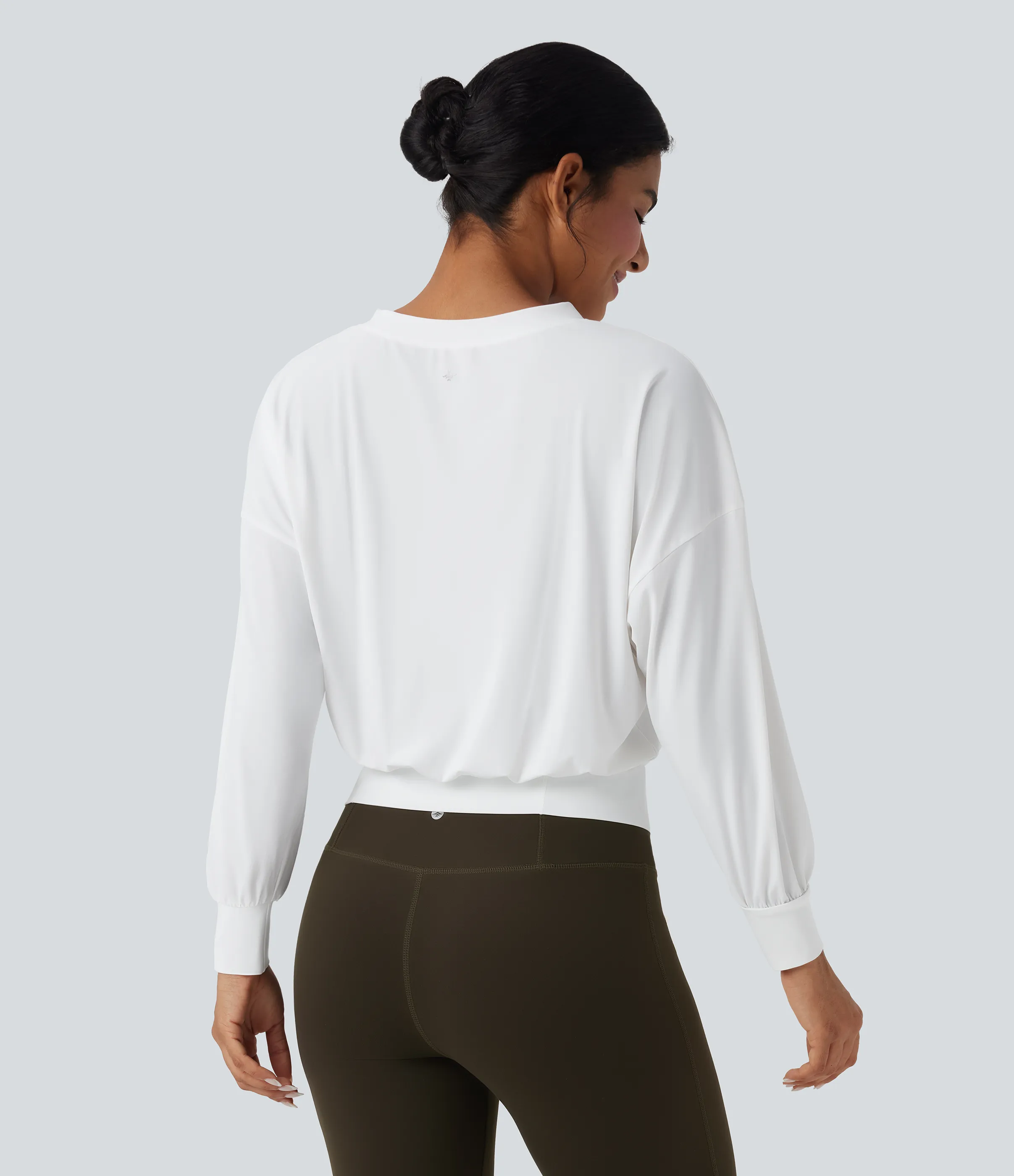 Halara Top deportivo de yoga oversize de secado rápido con cuello en V y tacto fresco - White - XS sold by Halara product image thumbnail 3