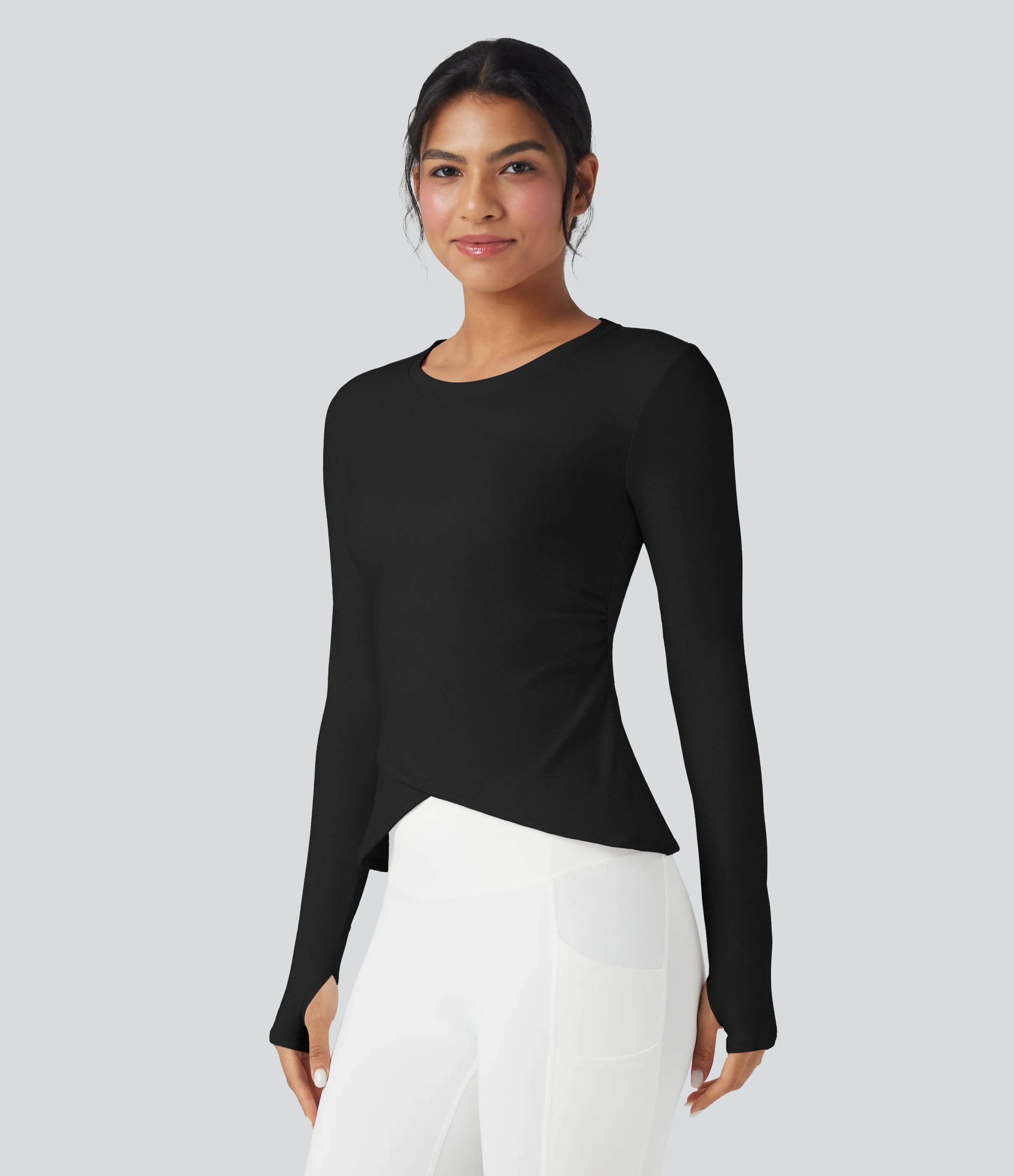 Halara Top deportivo de yoga SoftlyZero™ manga larga afelpada con cuello redondo y aberturas para los pulgares con dobladillo cruzado - Black - S sold by Halara product image thumbnail 3