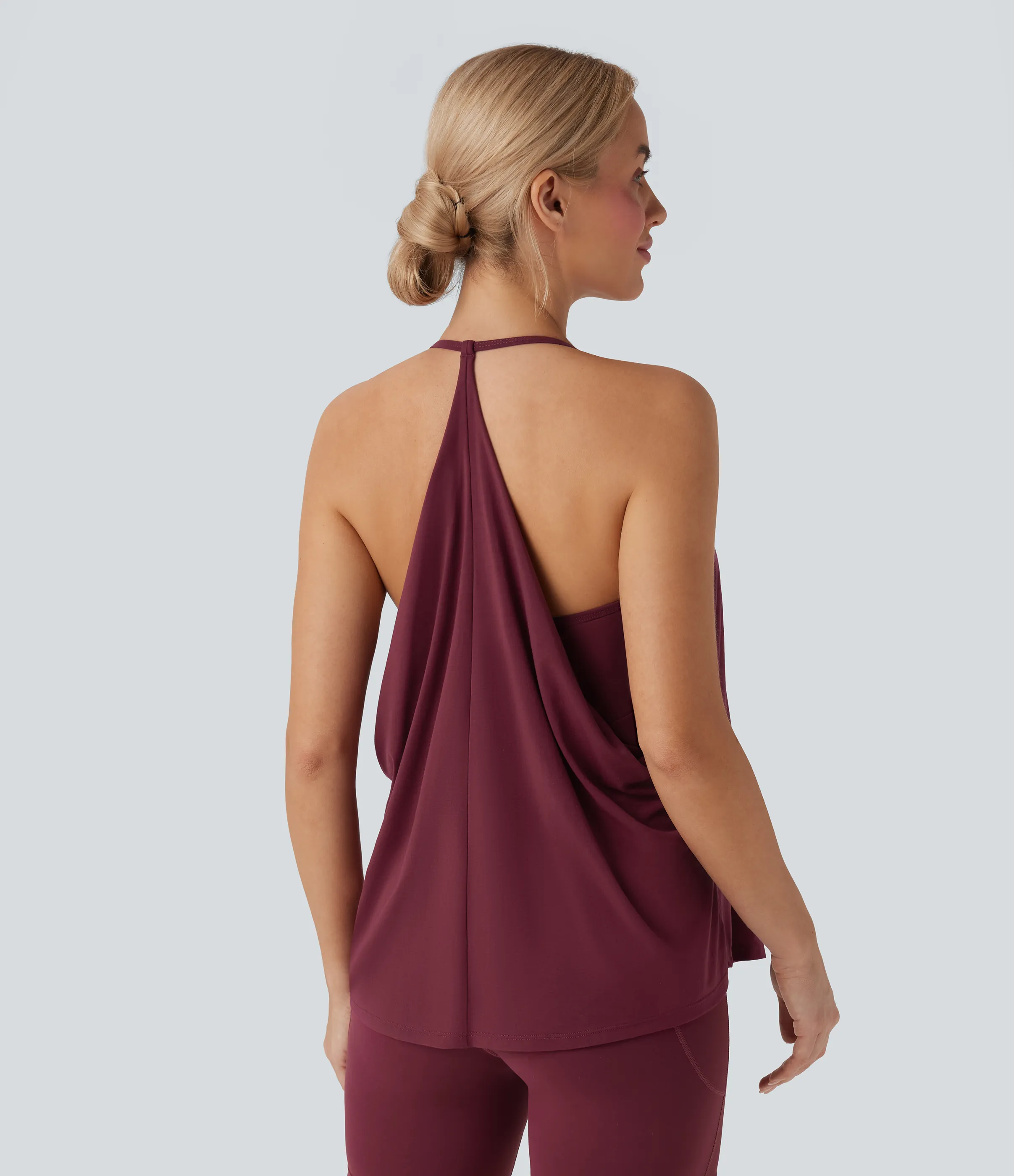 Halara Top deportivo de yoga SoftlyZero™ Airy con cuello halter drapeado y tacto fresco-UPF51+ en copas D-F - Cordovan - S sold by Halara product image thumbnail 3