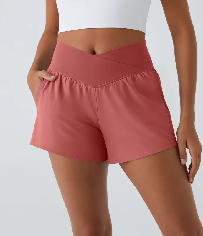 Halara Pantalón corto Breezeful™ yoga secado rápido 2 en 1 bolsillo lateral cruzado tiro alto 10cm - Kapok Red - L made by Halara