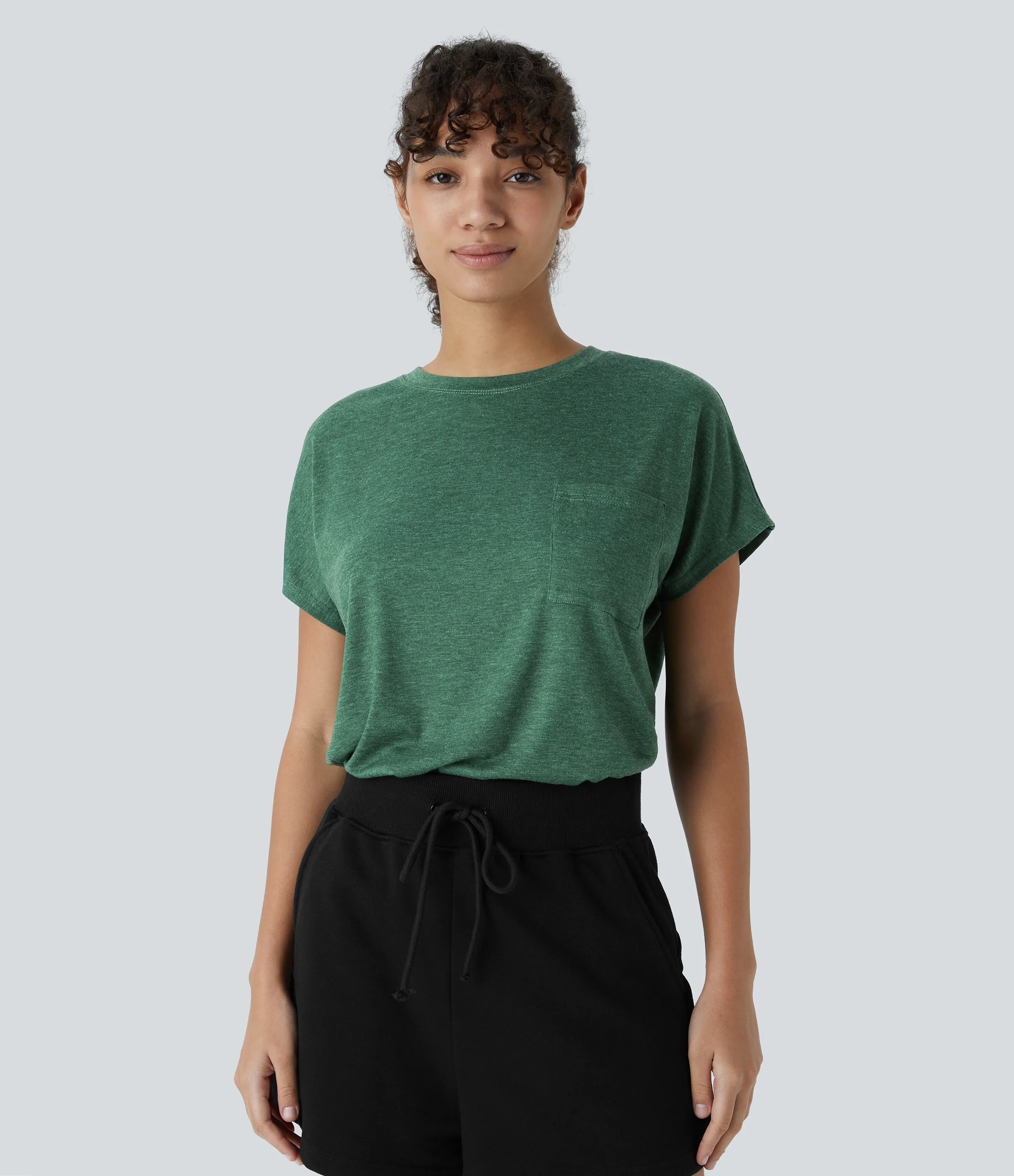 Halara Camiseta relajada cuello redondo bolsillo pecho dobladillo dividido - Dark Green Floral Yarn - M sold by Halara product image thumbnail 2