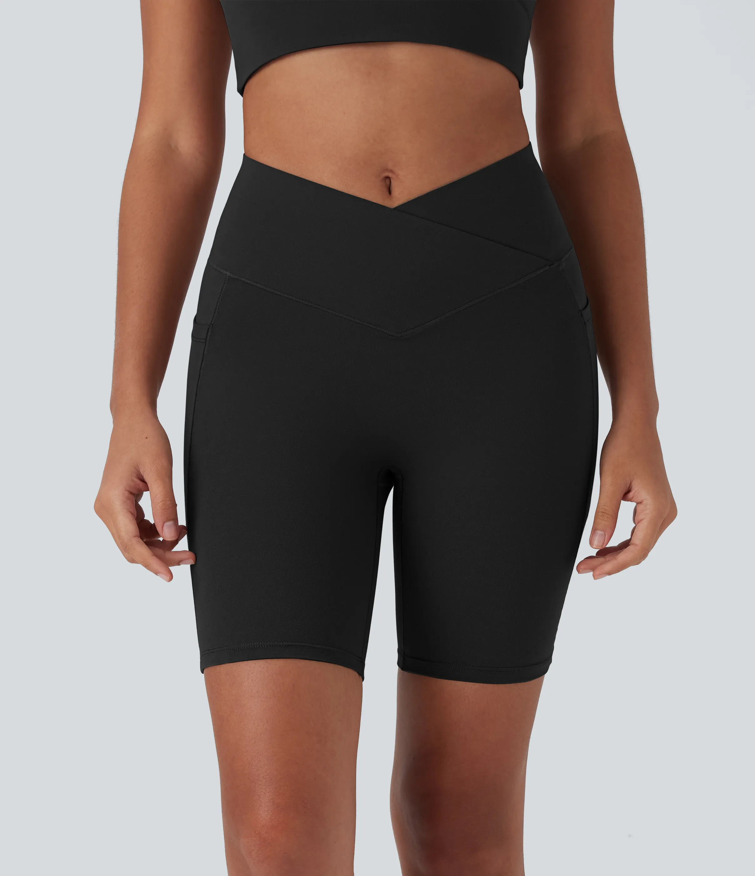 Halara Shorts de yoga moldeadores Halara UltraSculpt™ de tiro alto cruzado con efecto moldeador de abdomen y push-up de 18 cm y bolsillos - Black - XS sold by Halara product image thumbnail 3