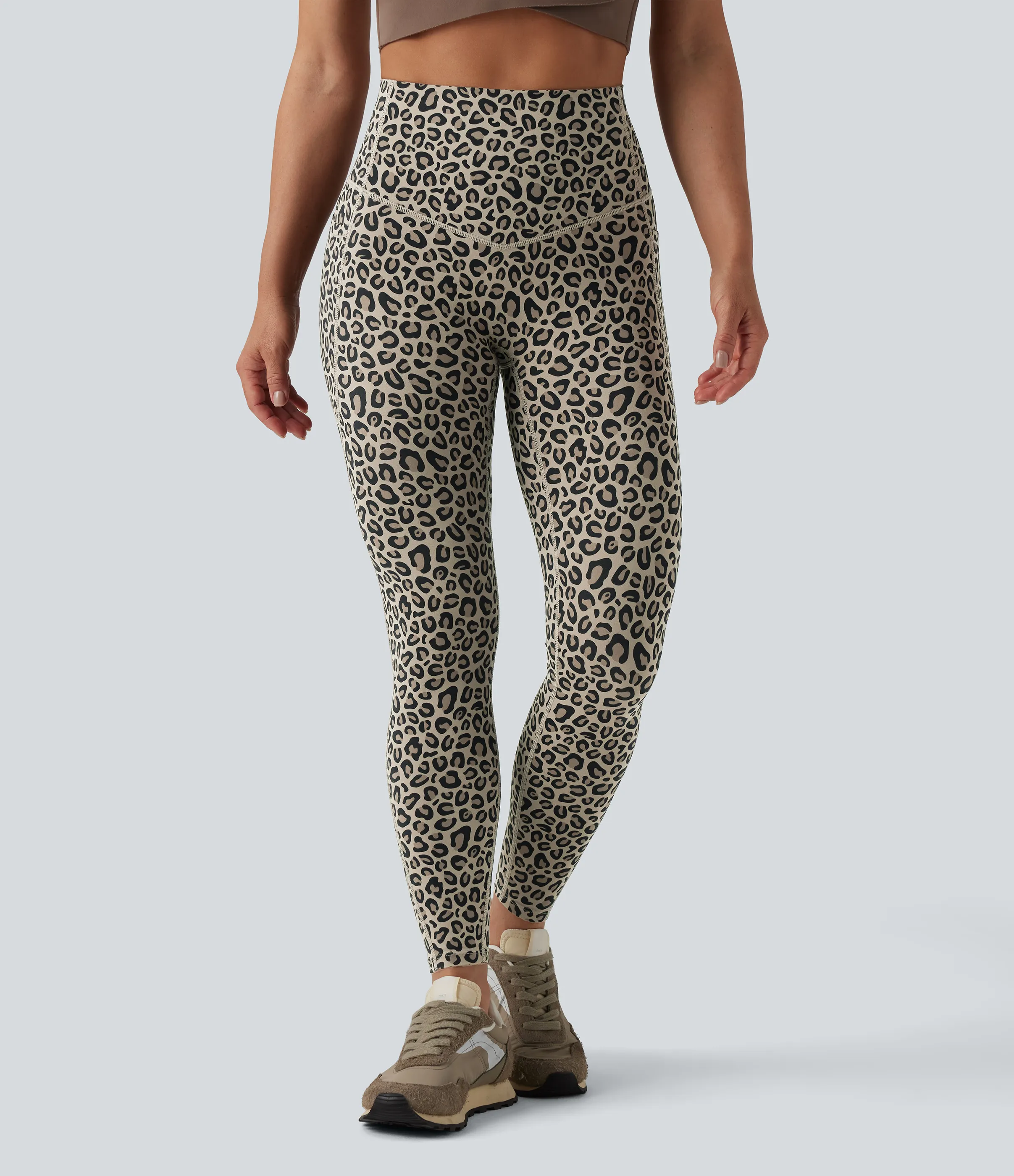 Halara Leggings de yoga Halara UltraSculpt™ con estampado de leopardo, cintura alta, control de abdomen y bolsillos - Desert Taupe Leopard - S(7/8) sold by Halara product image thumbnail 4