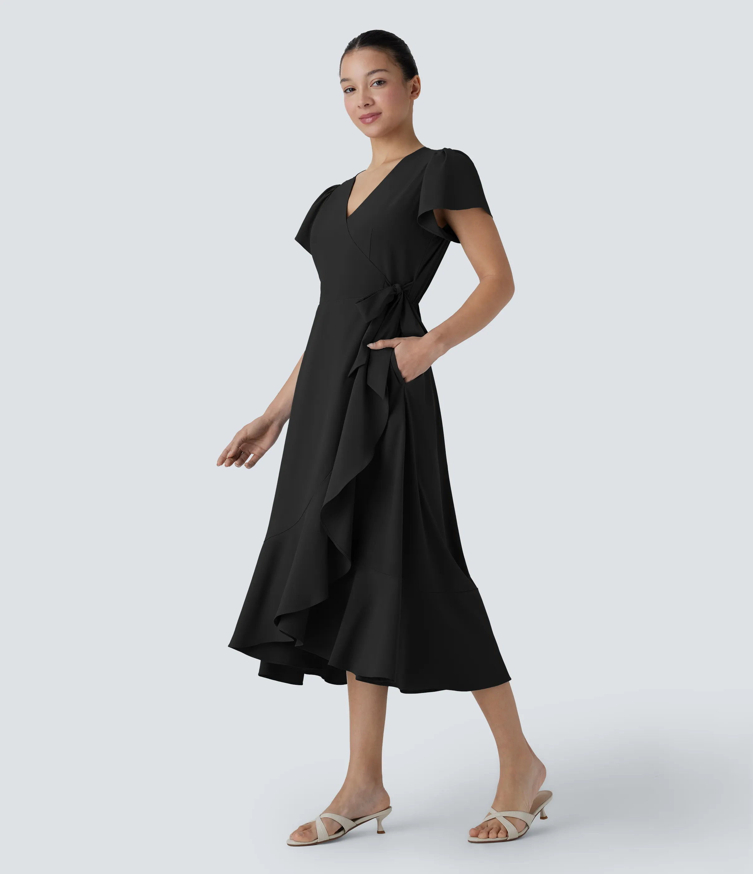 Halara Vestido midi Breezeful™ fluido secado rápido volante bolsillo lateral manga corta cuello V - Black - S sold by Halara product image thumbnail 2