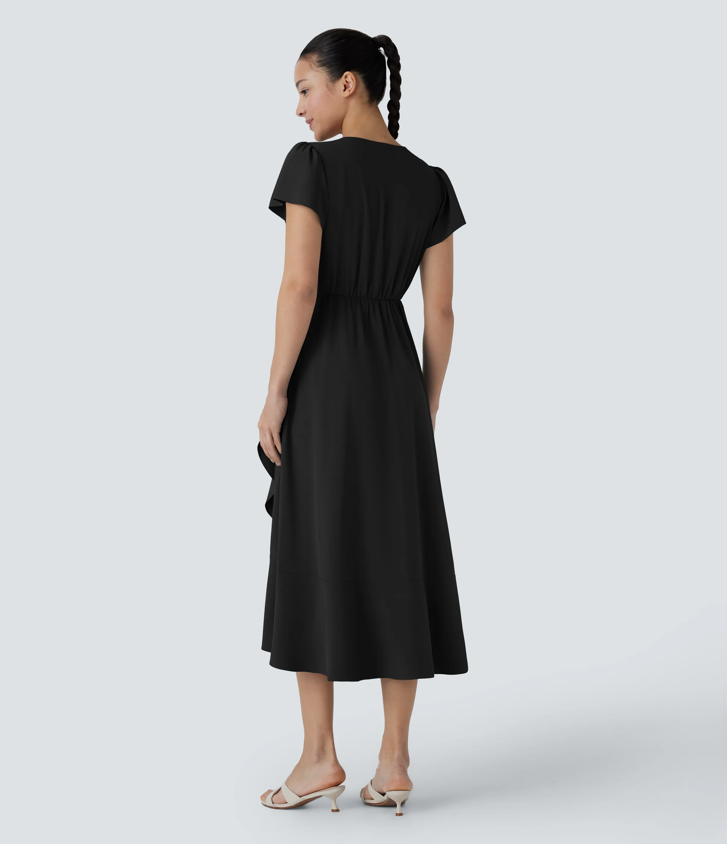 Halara Vestido midi Breezeful™ fluido secado rápido volante bolsillo lateral manga corta cuello V - Black - S sold by Halara product image thumbnail 3