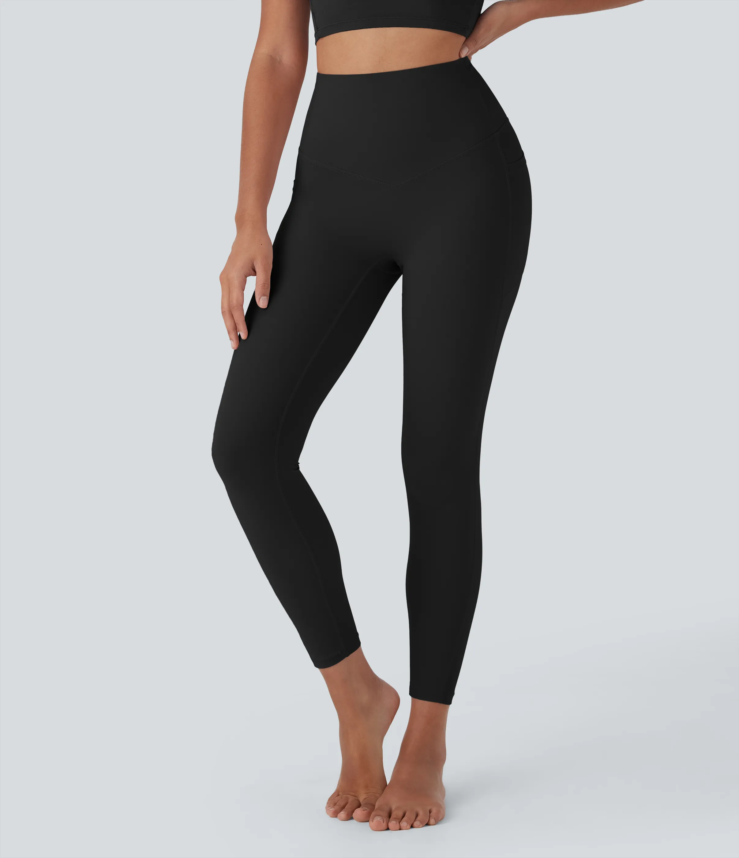 Halara Leggings de yoga moldeadores Halara UltraSculpt™ Refrescante de secado rápido con tiro alto efecto reductor de abdomen y bolsillos - UPF 50+ - Black - L(7/8) sold by Halara product image thumbnail 3