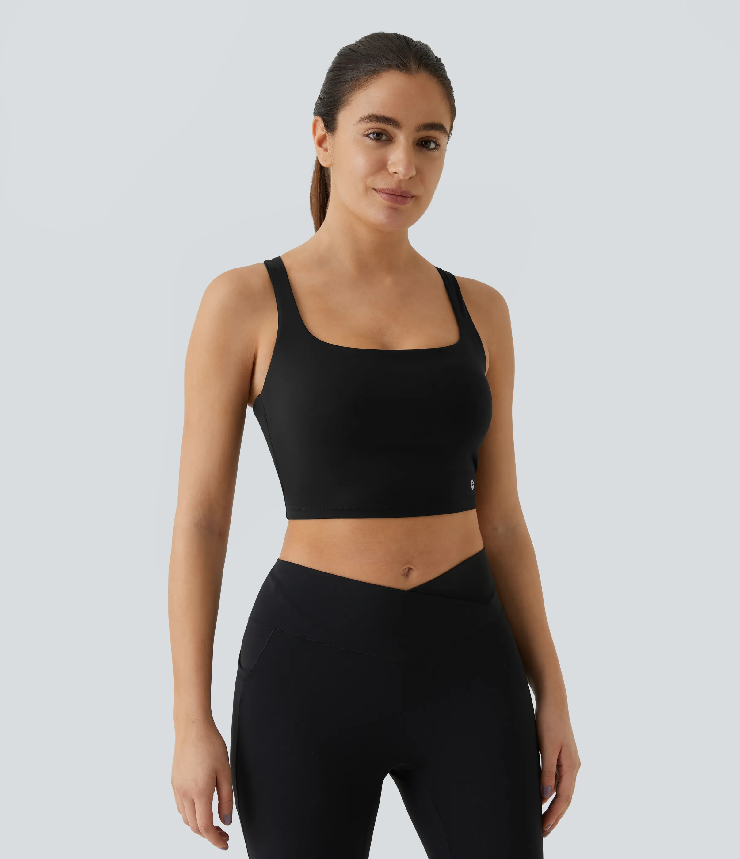 Halara Top corto de yoga SoftlyZero™ Airy con escote cuadrado, sin espalda, tirantes cruzados y tacto fresco-UPF50+ en copas D-F - Black - L sold by Halara product image thumbnail 4