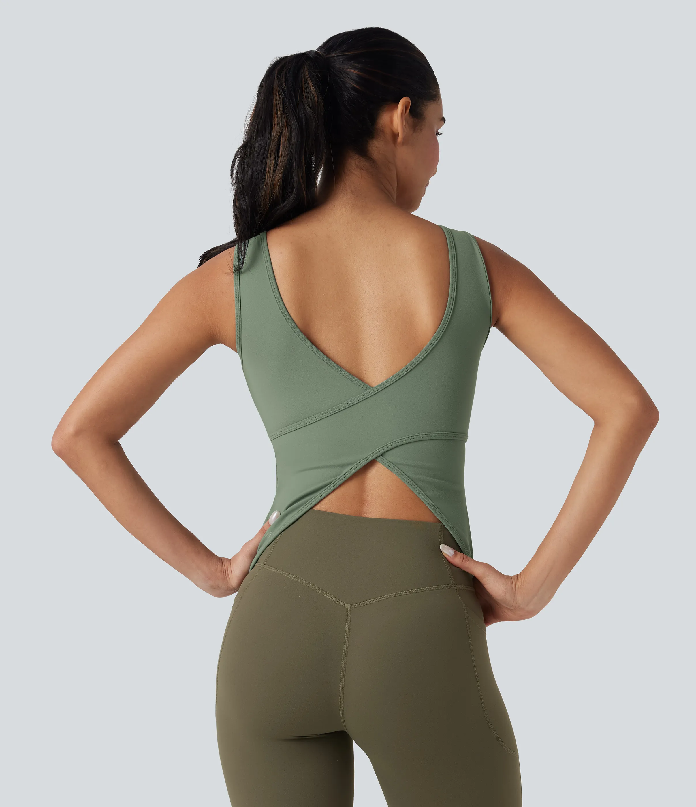 Halara Top de yoga cruzado con escote en U con largo extra en copas D-F - Hedge Green - M(Long) sold by Halara product image thumbnail 4