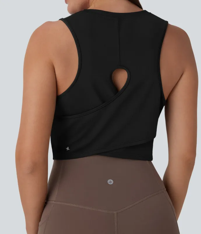 Halara Top yoga corto liso dobladillo cruzado abertura - Black - S sold by Halara