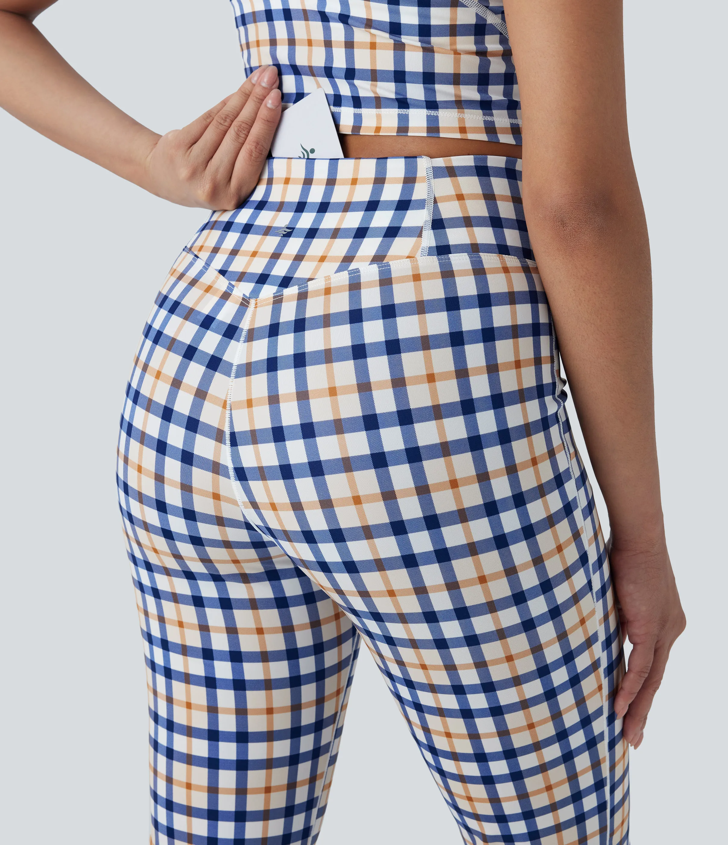 Halara Leggings de yoga acampanados de tiro alto con diseño a cuadros y tacto fresco con bolsillo - Blue White Golden Haze Plaid - S(regular) sold by Halara product image thumbnail 5