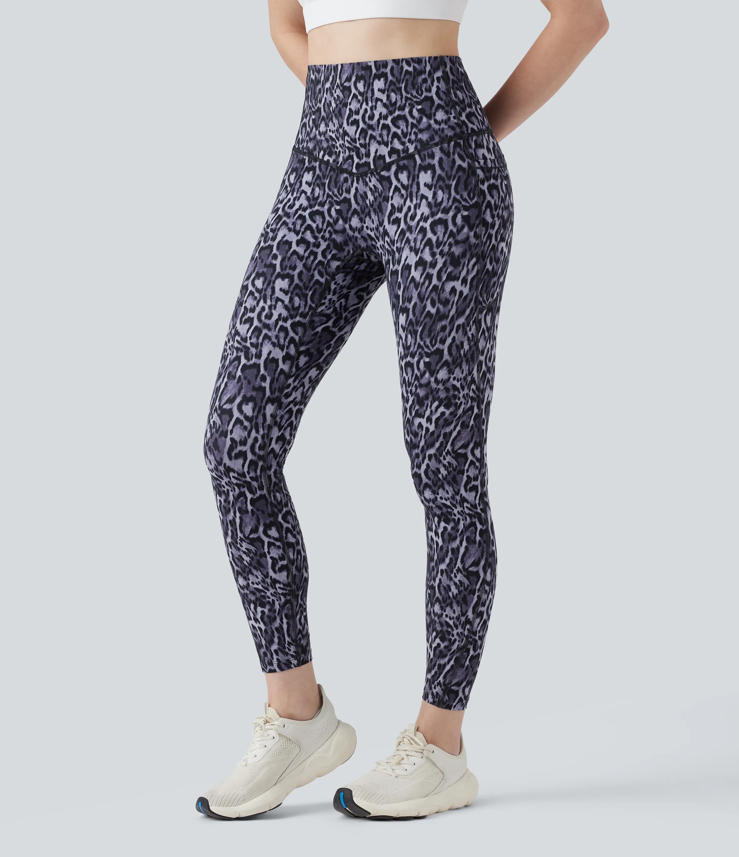 Halara Leggings de yoga Halara UltraSculpt™ con estampado de leopardo, cintura alta, control de abdomen y bolsillos - Black and Purple Leopard - XS(7/8) sold by Halara product image thumbnail 4