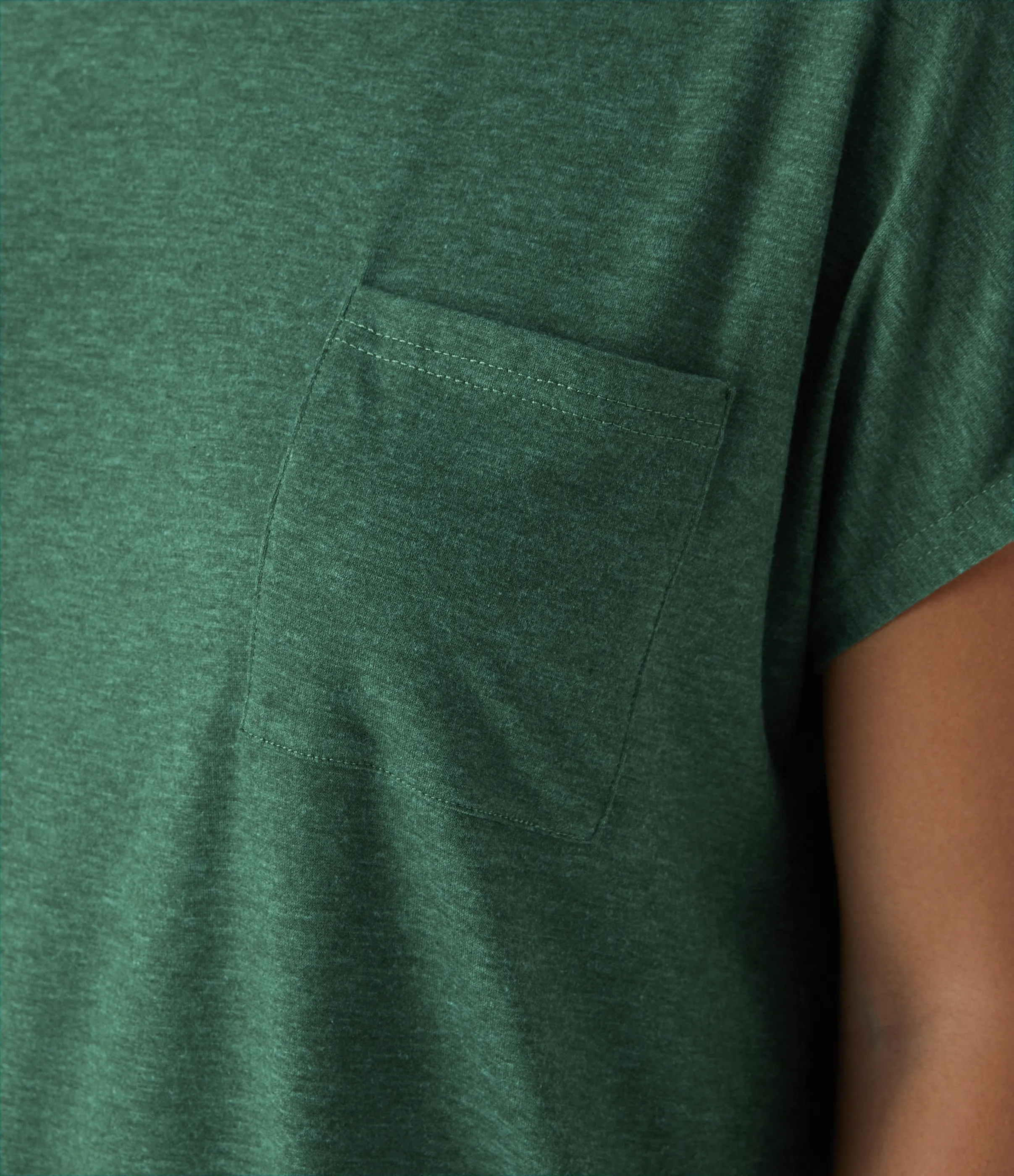 Halara Camiseta relajada cuello redondo bolsillo pecho dobladillo dividido - Dark Green Floral Yarn - XS sold by Halara product image thumbnail 5