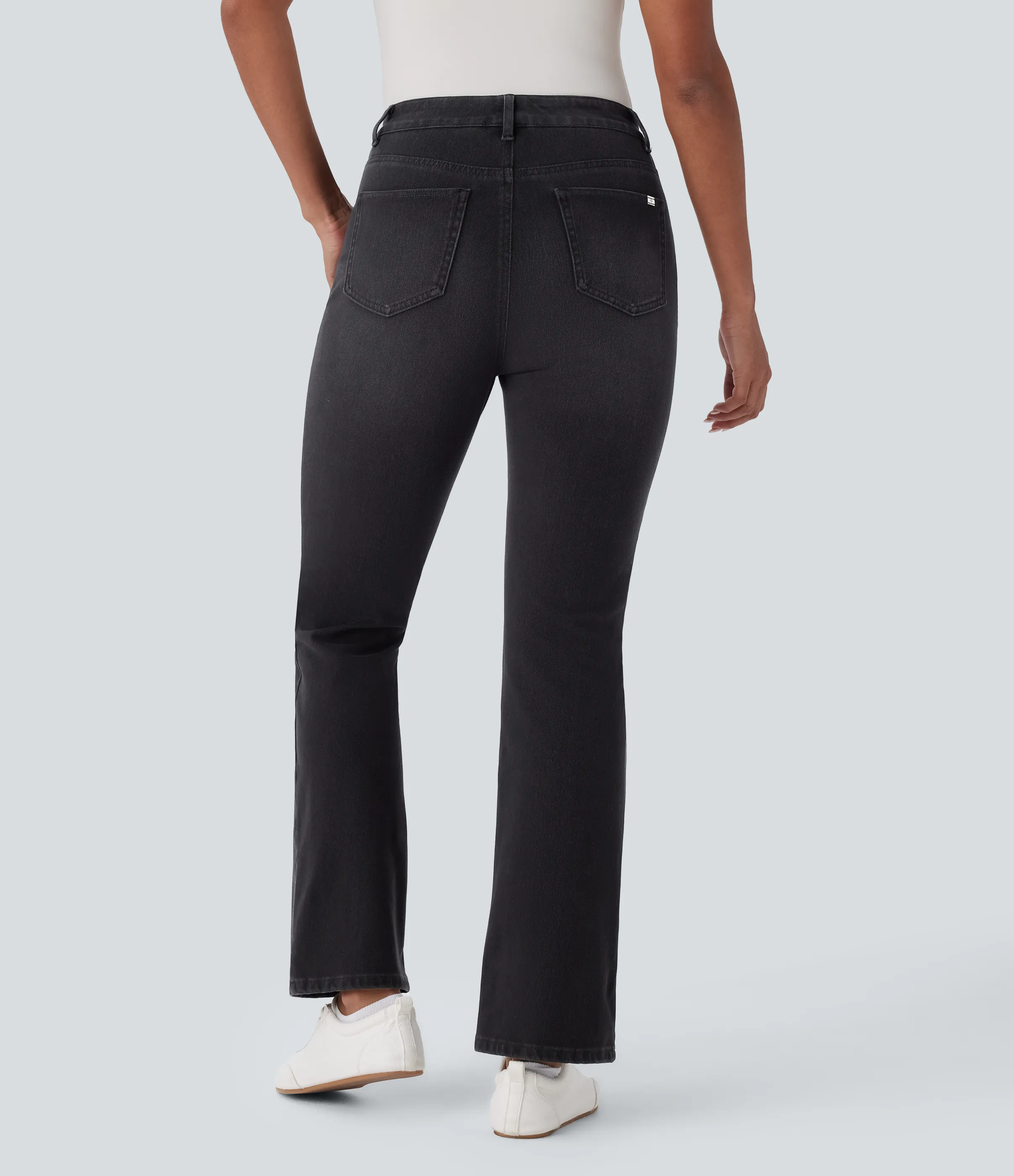 Halara Jeans Halara Flex™ Denim en corte de bota elásticos de tiro alto descoloridos con múltiples bolsillos - Deep Ink Black Denim - M(petite) sold by Halara product image thumbnail 3