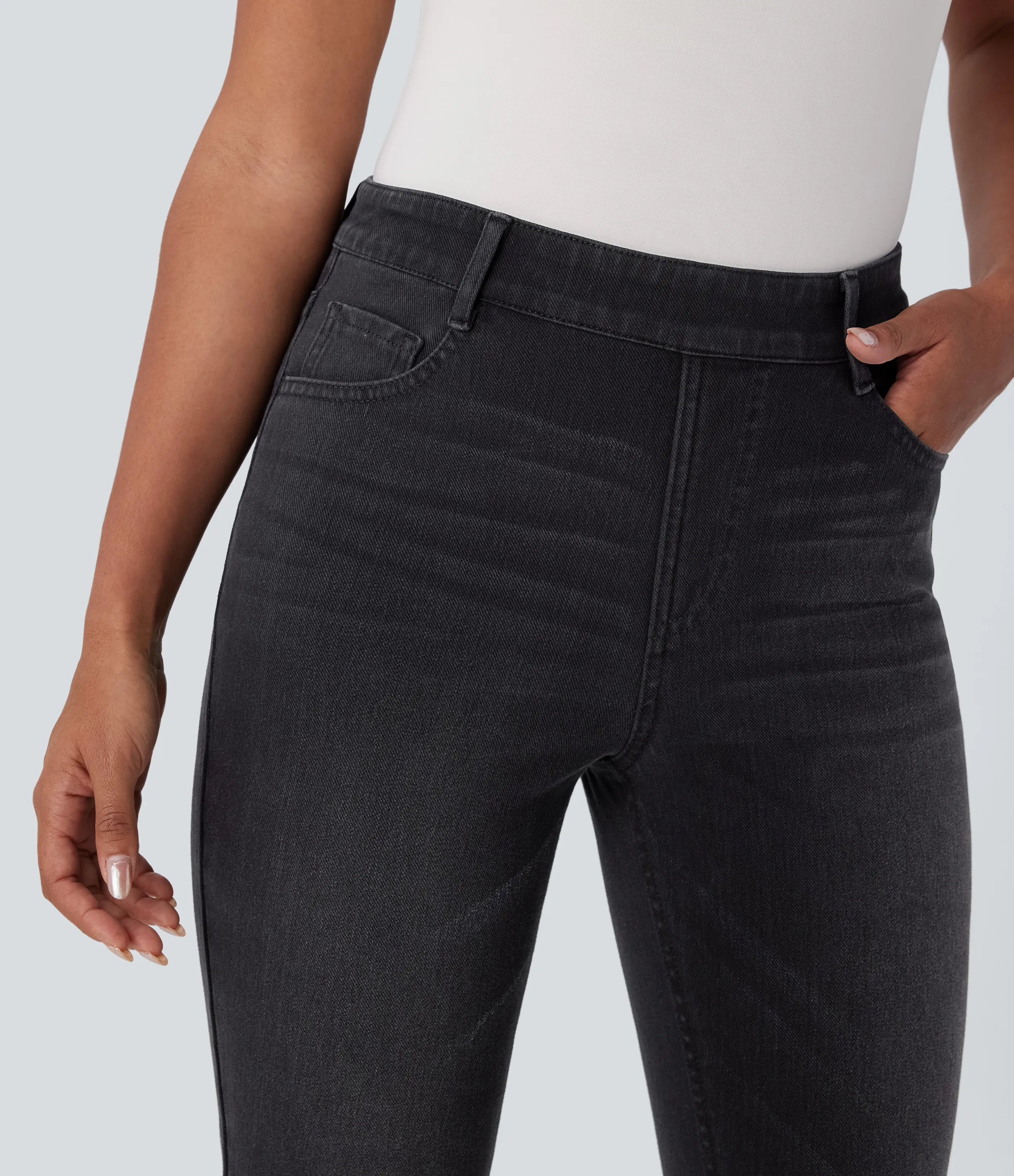 Halara Jeans Halara Flex™ Denim en corte de bota elásticos de tiro alto descoloridos con múltiples bolsillos - Deep Ink Black Denim - M(petite) sold by Halara product image thumbnail 5