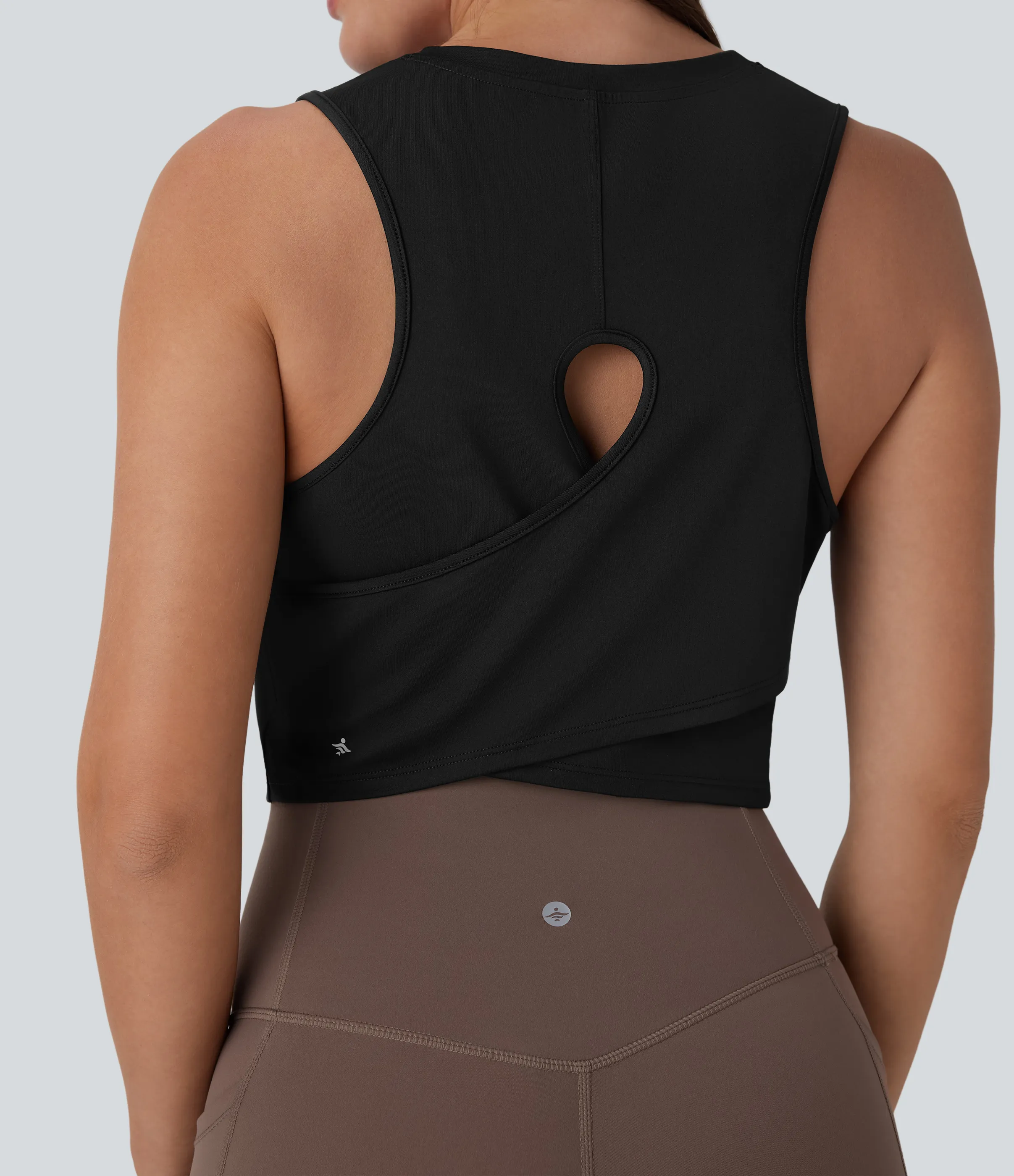 Halara Top yoga corto liso dobladillo cruzado abertura - Black - XL sold by Halara