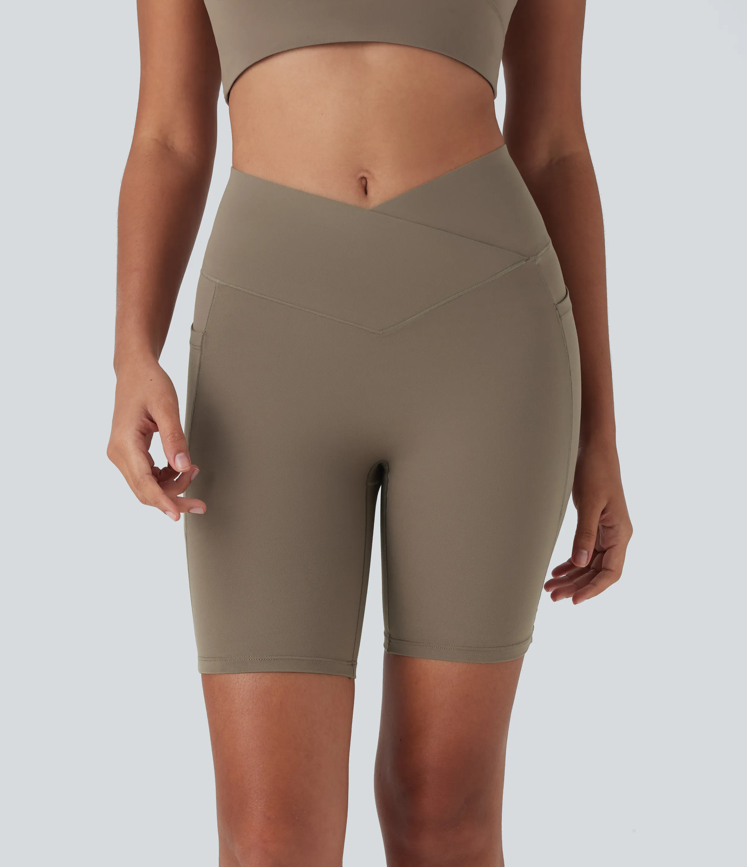 Halara Shorts de yoga moldeadores Halara UltraSculpt™ de tiro alto cruzado con efecto moldeador de abdomen y push-up de 18 cm y bolsillos - Dawn Brown - XS sold by Halara product image thumbnail 4
