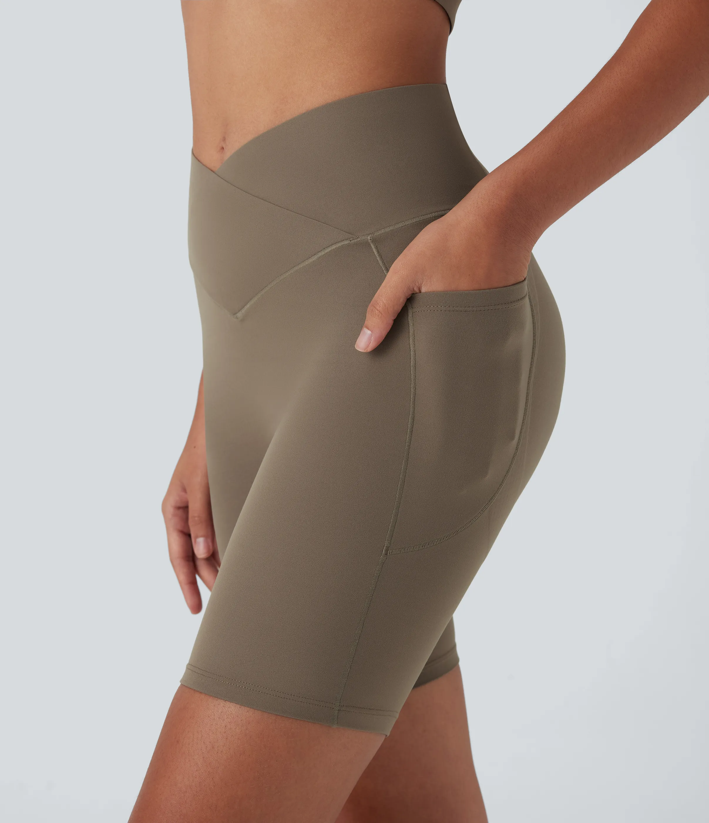 Halara Shorts de yoga moldeadores Halara UltraSculpt™ de tiro alto cruzado con efecto moldeador de abdomen y push-up de 18 cm y bolsillos - Dawn Brown - XS sold by Halara product image thumbnail 5