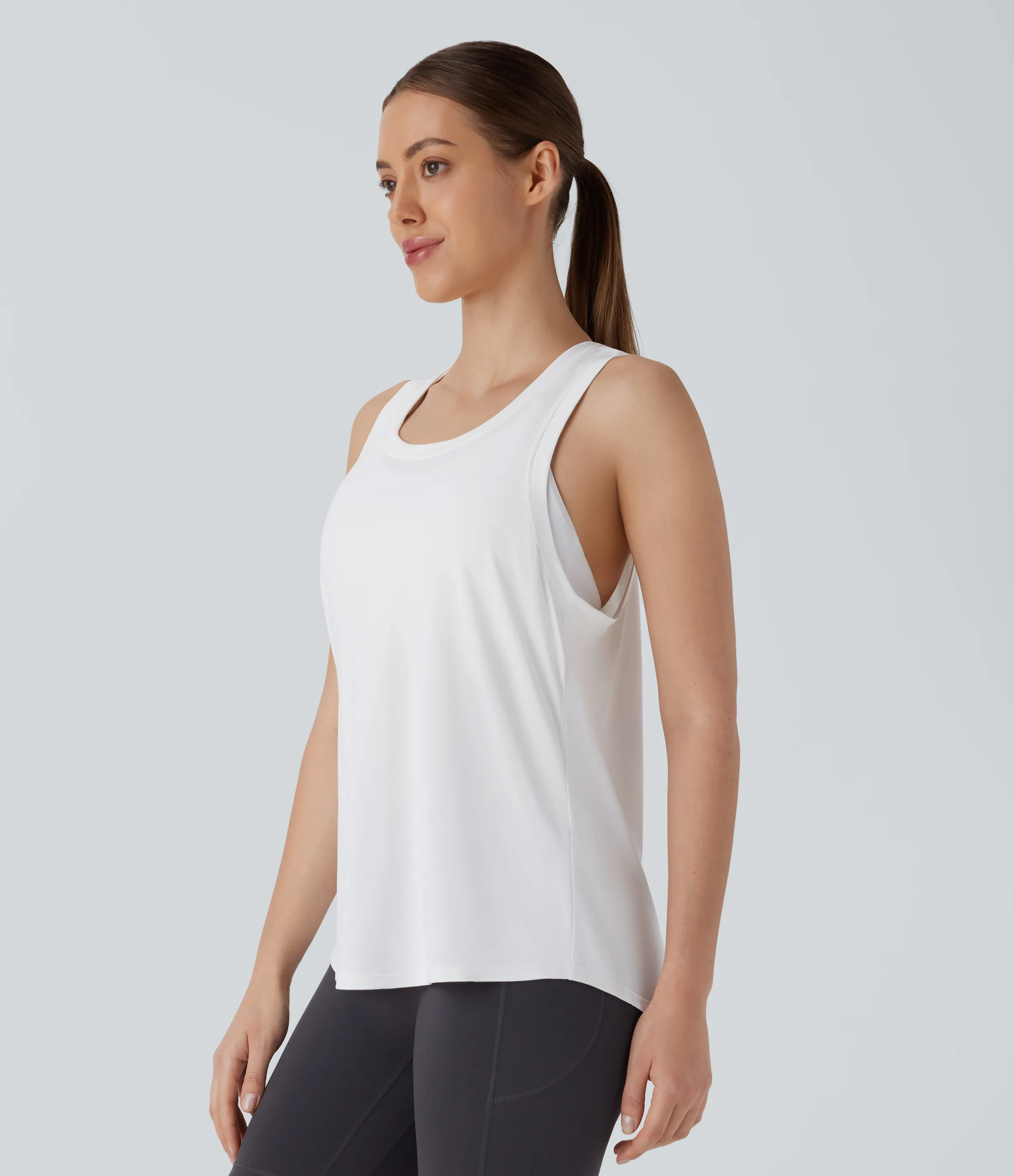 Halara Top deportivo yoga espalda cruzada dobladillo curvo - White - XS sold by Halara product image thumbnail 4