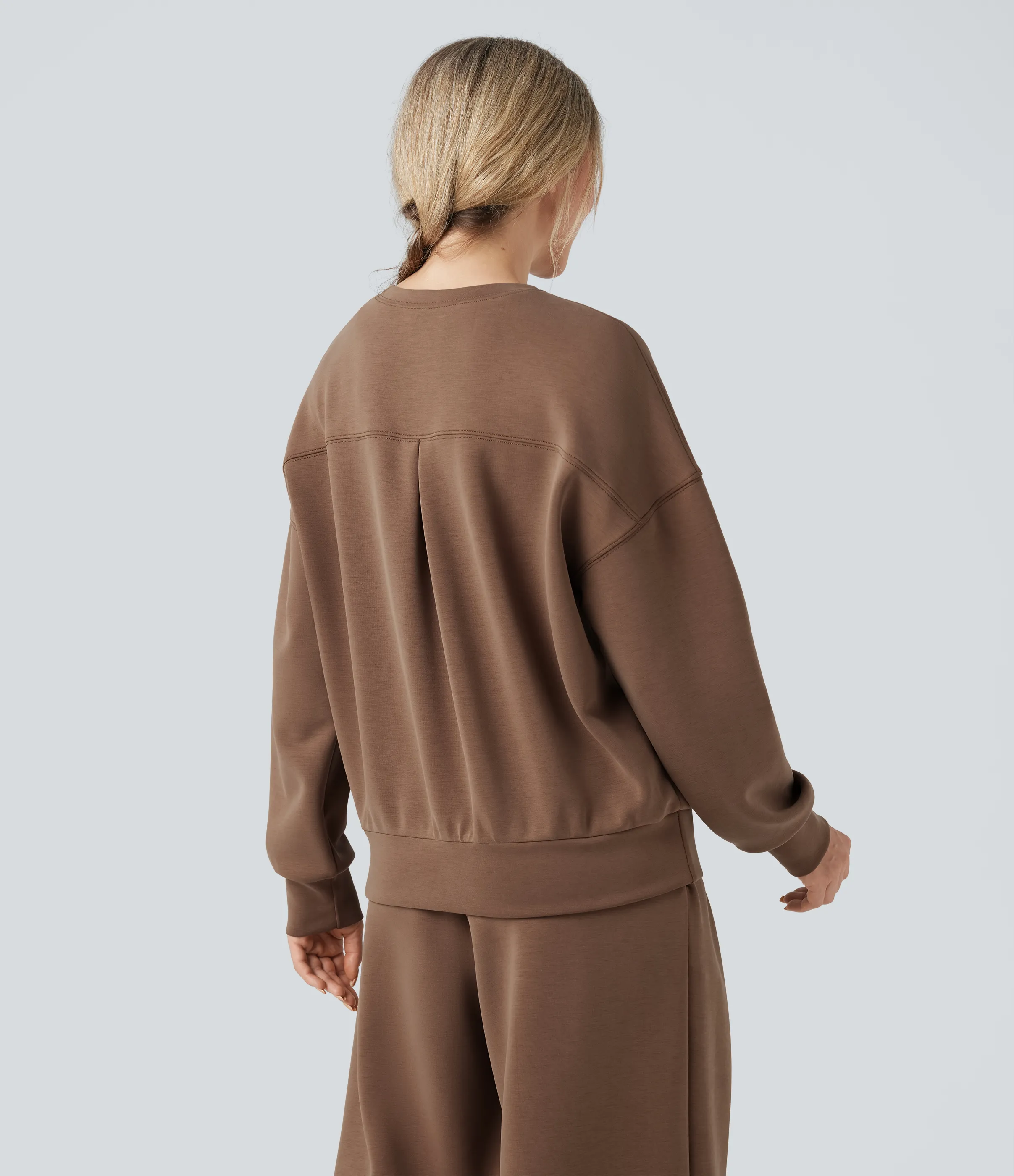 Halara Sudadera casual con escote redondeado de manga larga y espalda cruzada - Pecan Pie - XS sold by Halara product image thumbnail 3