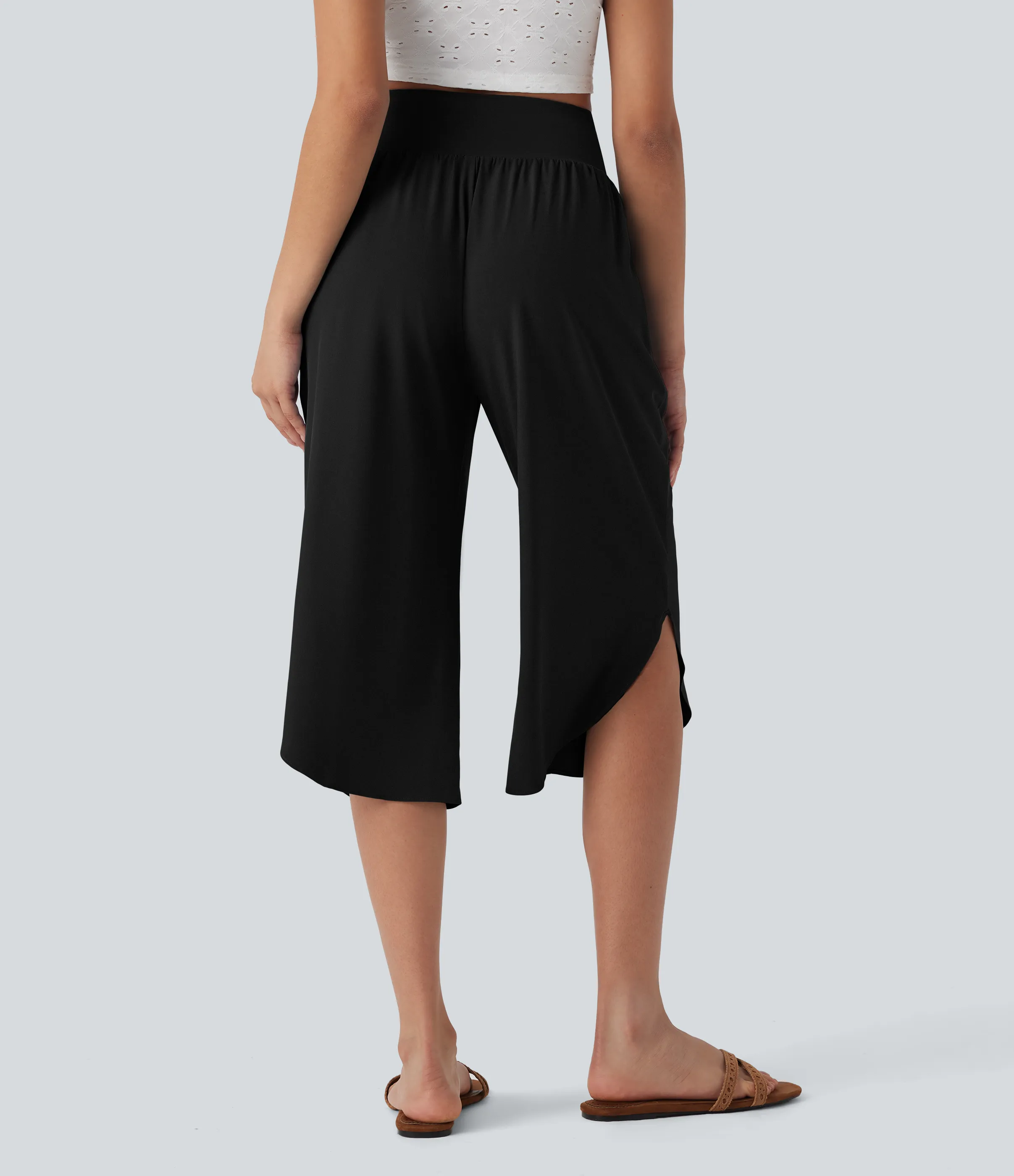 Halara Pantalón Breezeful™ SoCinched Capri Resort tiro alto control abdomen dobladillo dividido secado rápido bolsillo lateral - Black - XL sold by Halara product image thumbnail 3