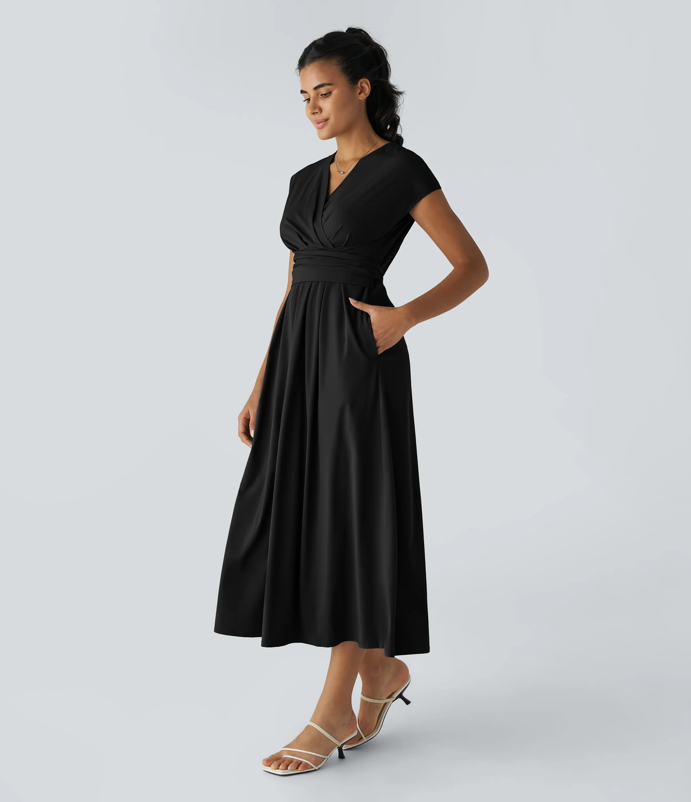 Halara Vestido midi Breezeful™ secado rápido cuello V manga corta bolsillo lateral lazo espalda - Black - M sold by Halara product image thumbnail 4