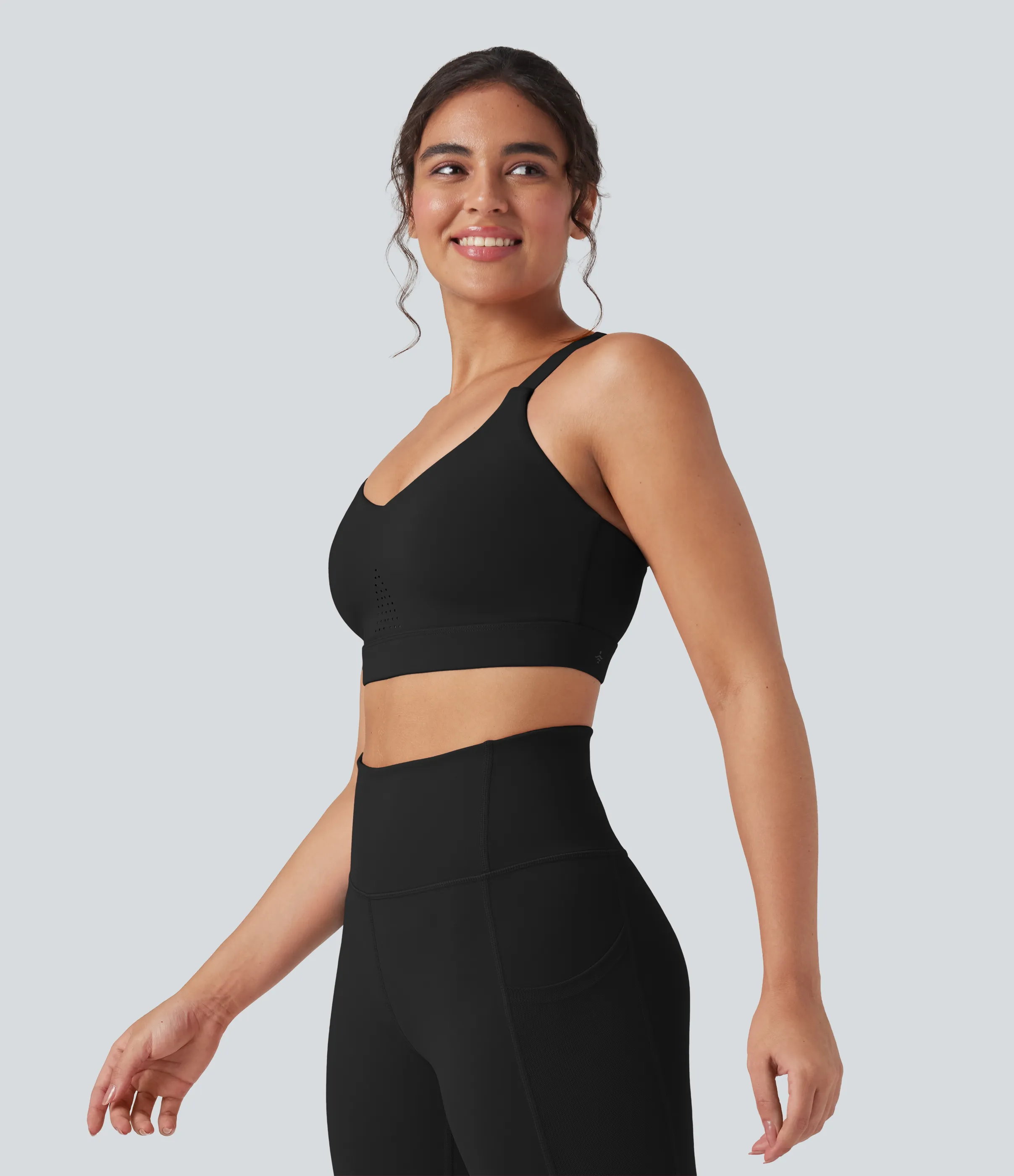 Halara Sujetador deportivo de entrenamiento SpeedWave™ de secado rápido y sujeción media con copas moldeadas con gancho ajustable perforado - Black - M sold by Halara product image thumbnail 5