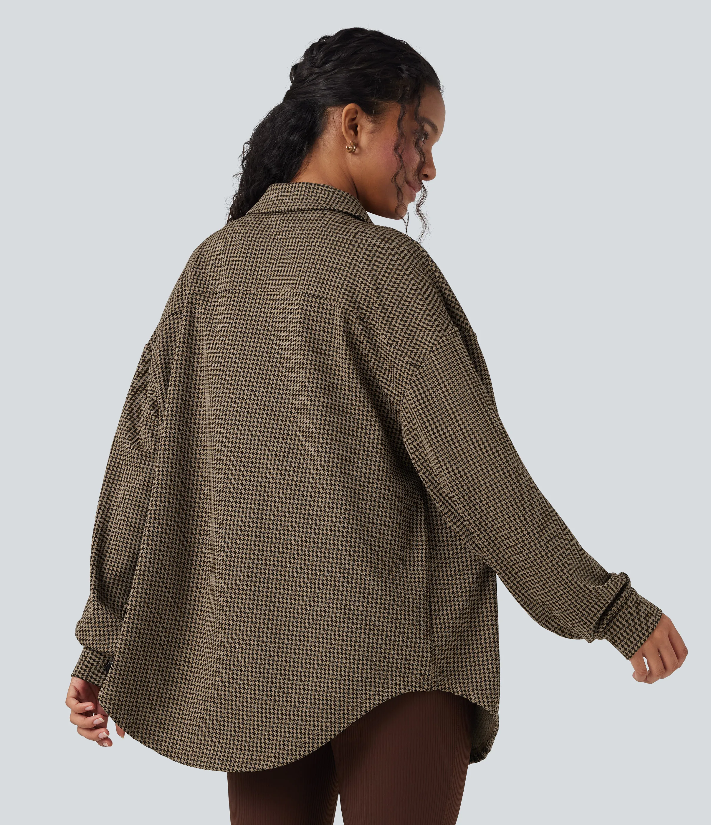 Halara Chamarra casual extragrande con dobladillo curvo y estampado de pata de gallo y bolsillos - Mocha Static - XL sold by Halara product image thumbnail 3